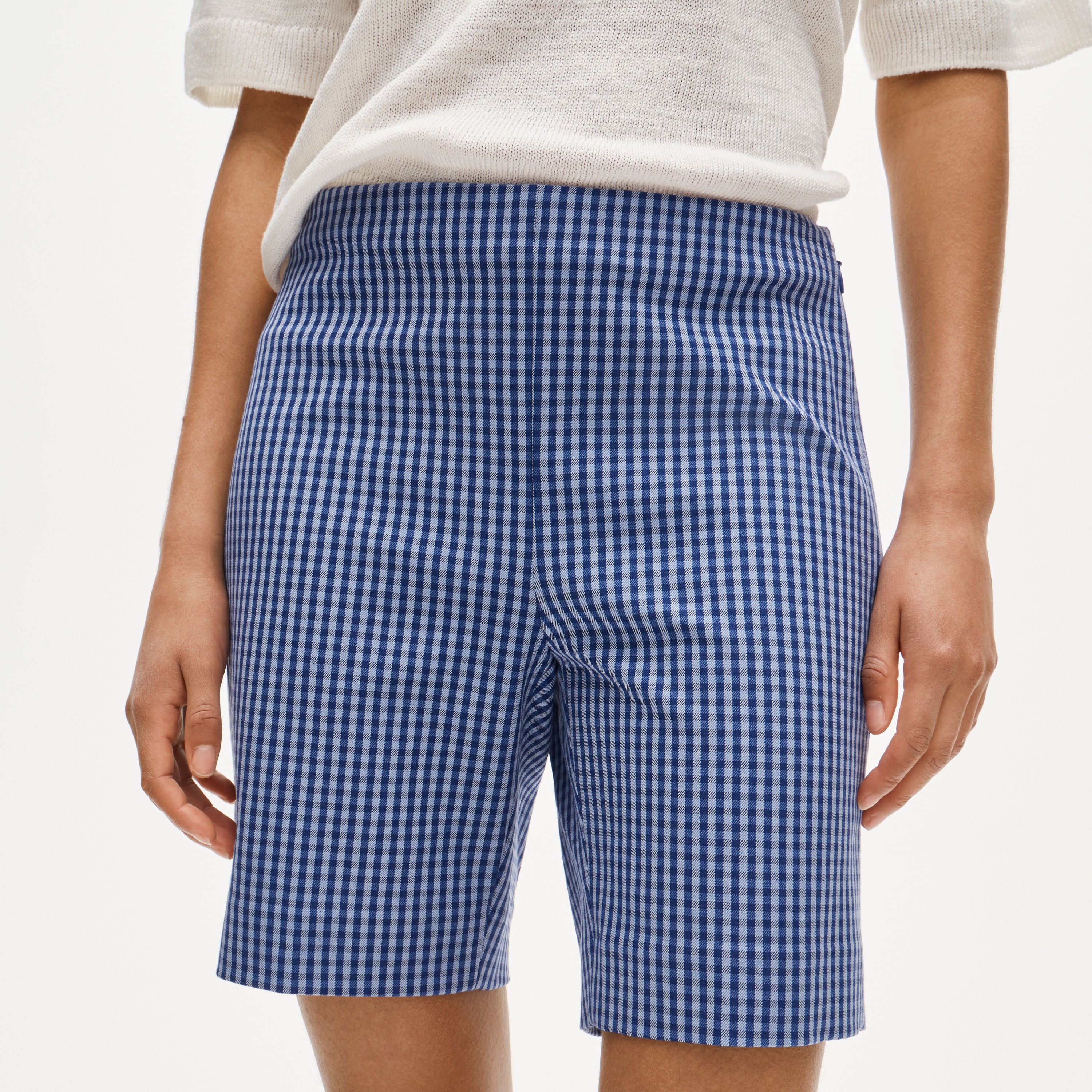 Bermuda short in bi-stretch cotton blend - image 4