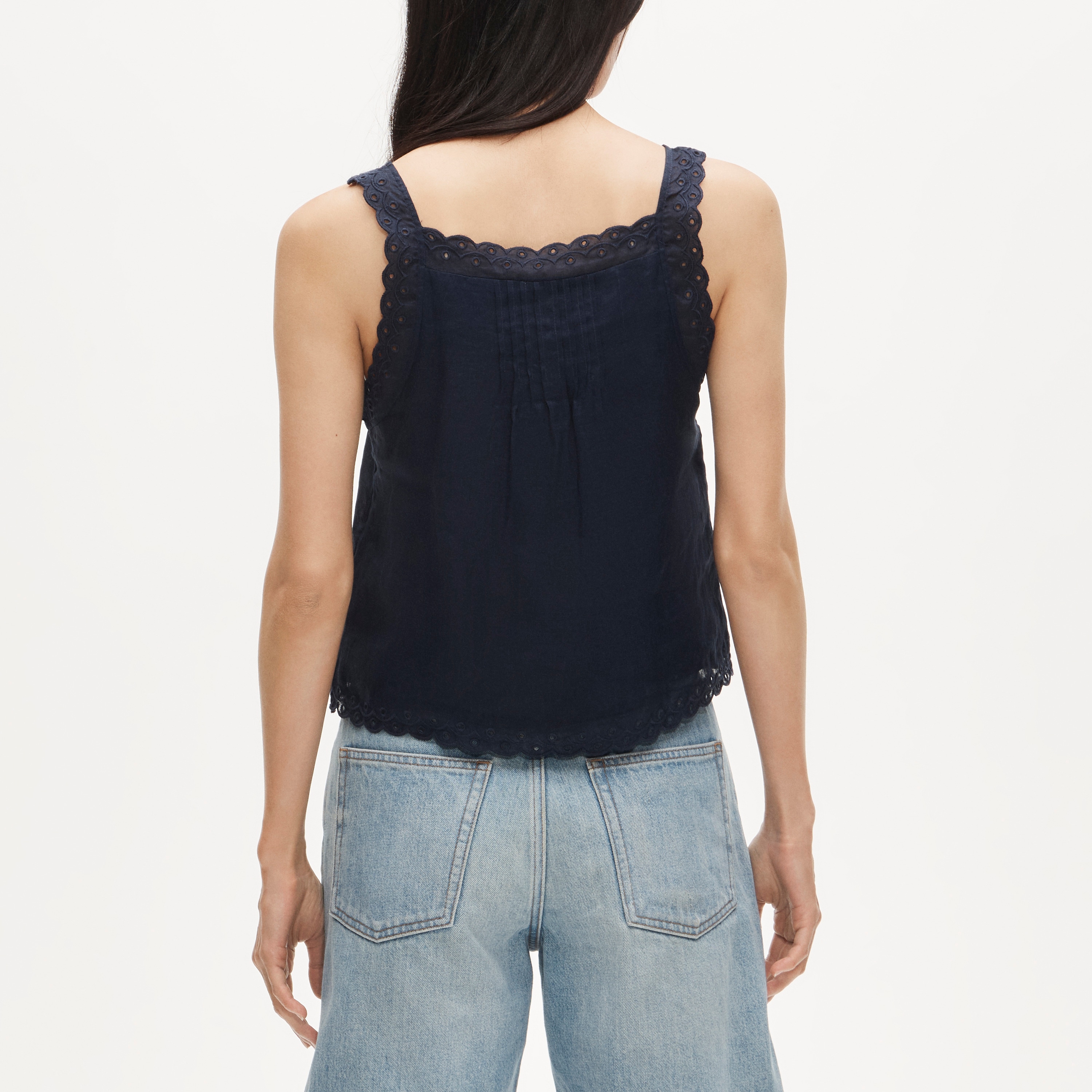 Scallop-trim tank top in ramie