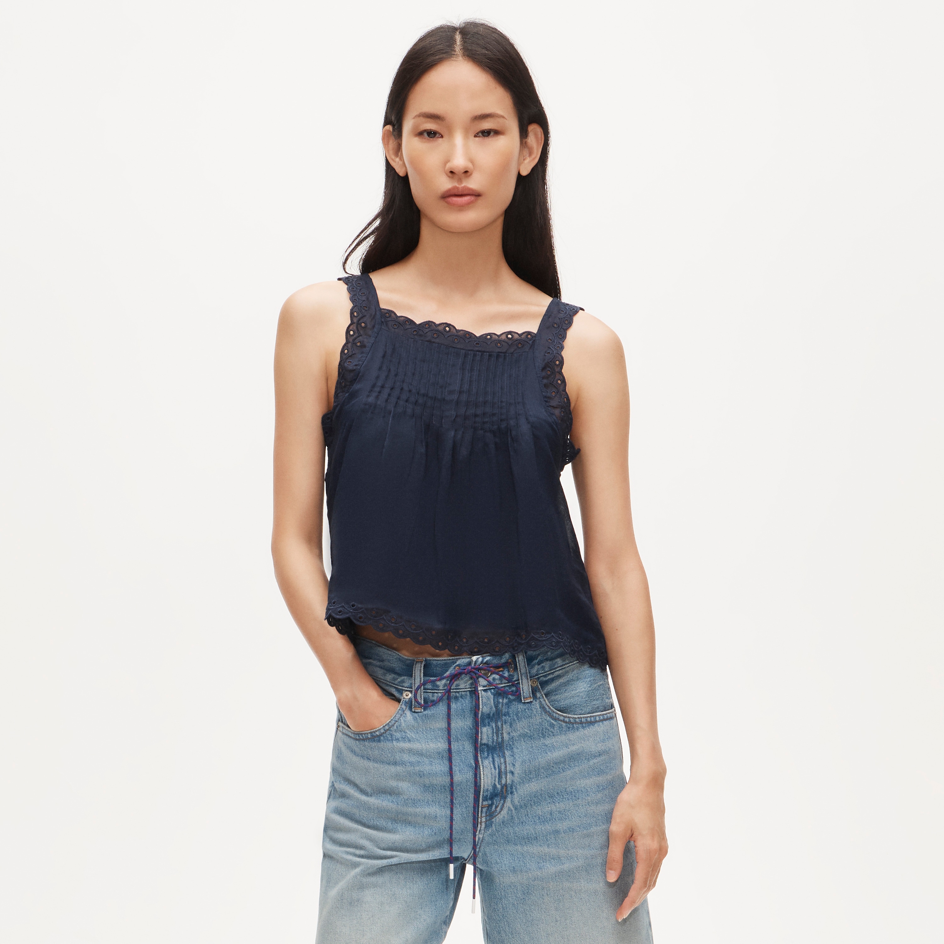Scallop-trim tank top in ramie