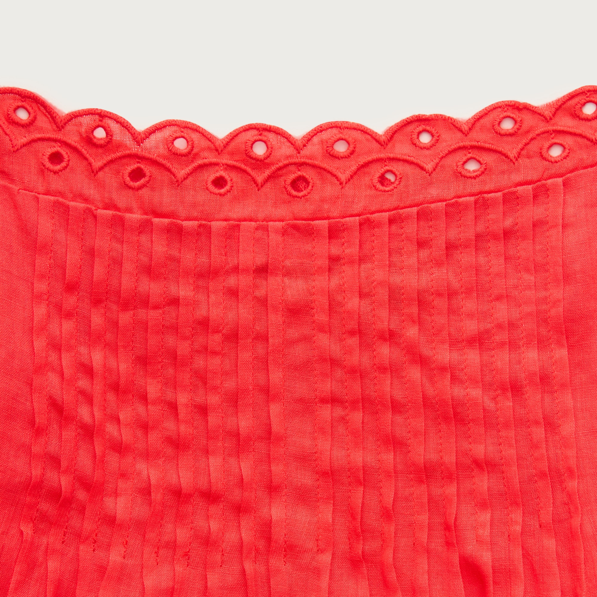 Scallop-trim tank top in ramie