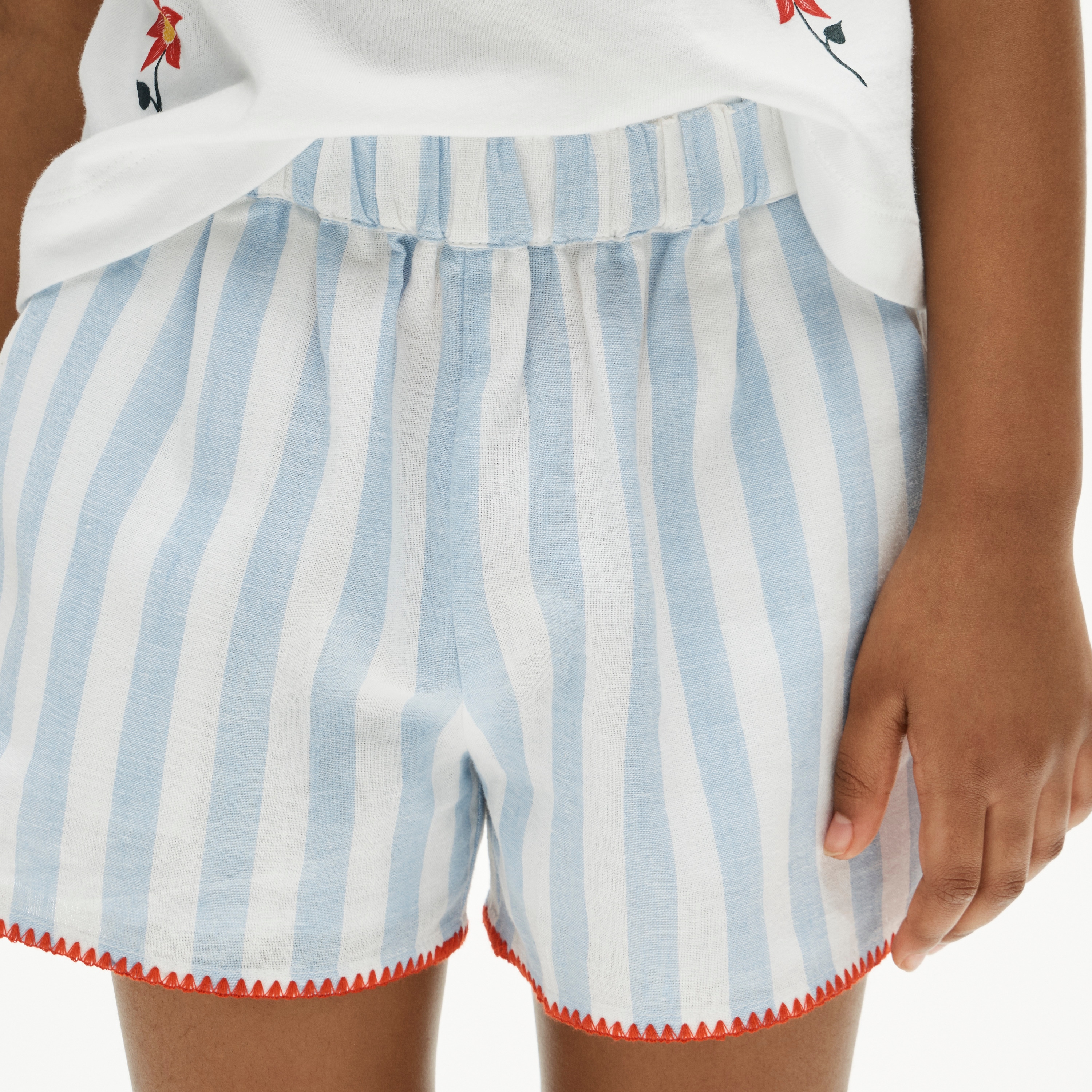 Girls' crochet-trim short in linen-cotton blend