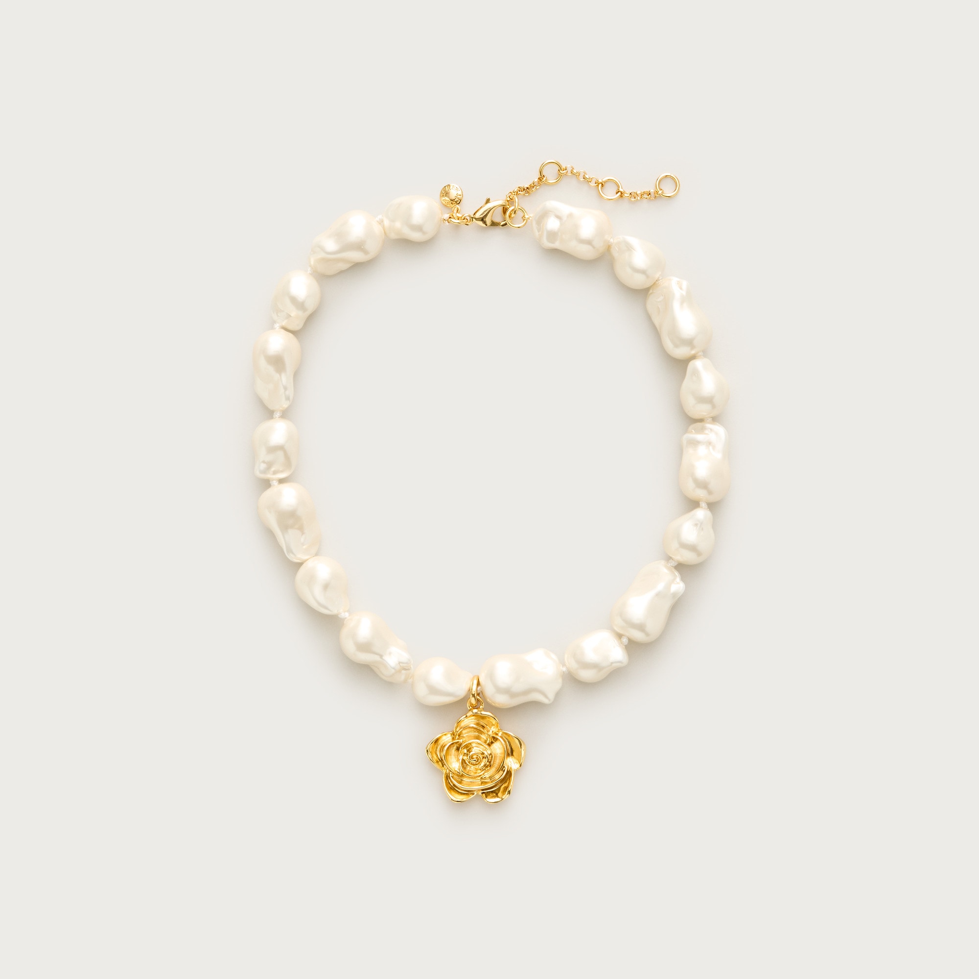 Baroque pearl necklace with rose pendant