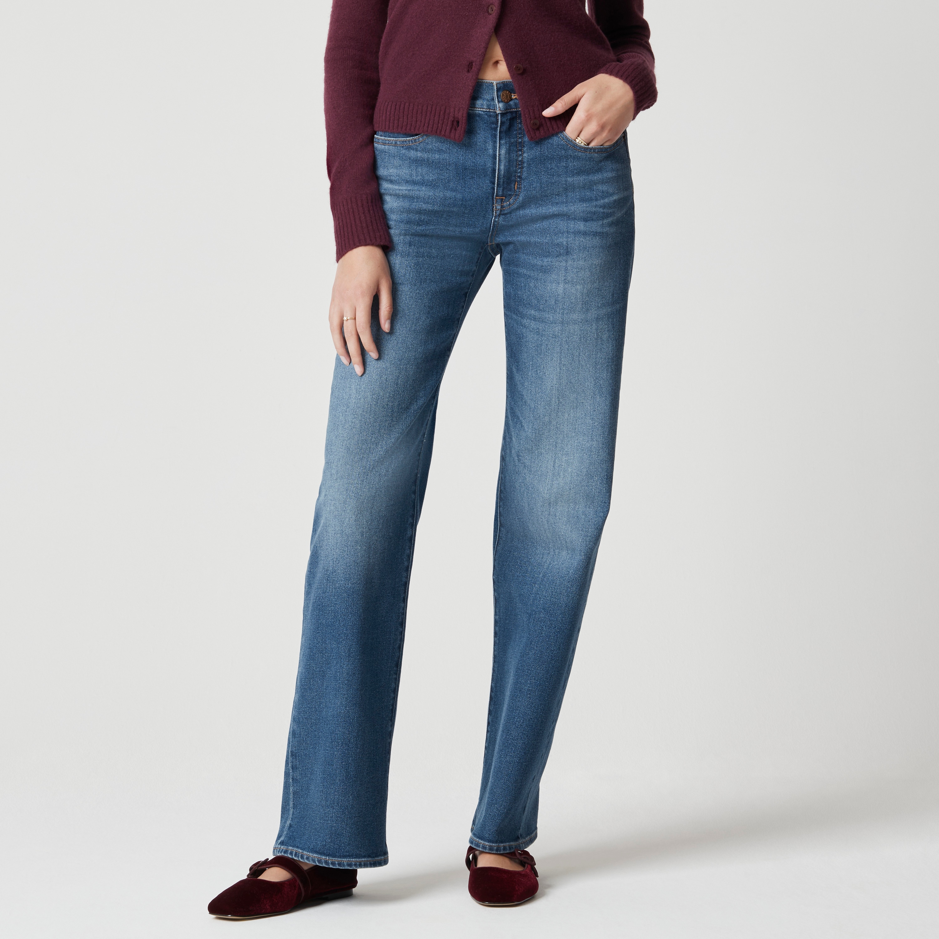 Low-slung wide-leg jean