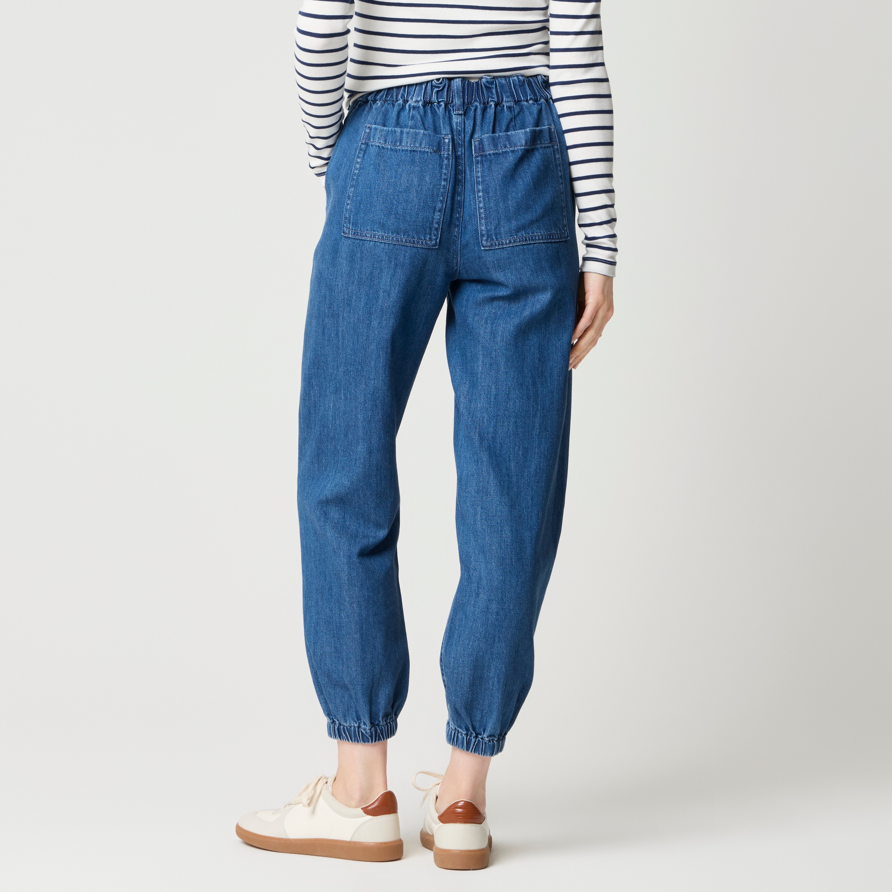 Light-feel utility jogger jean