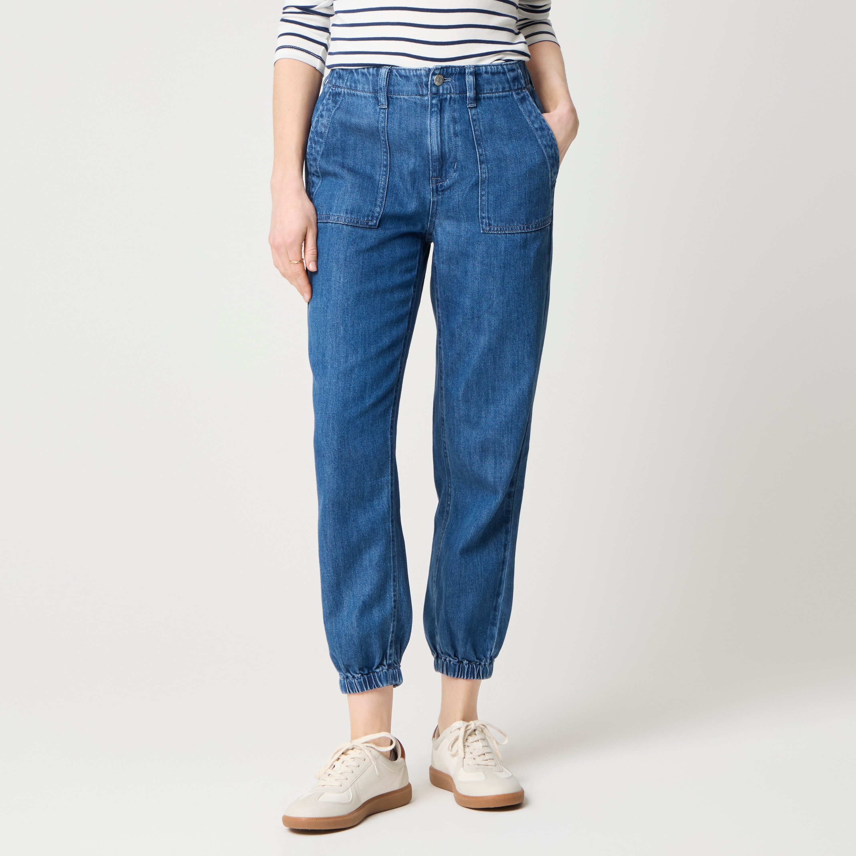Light-feel utility jogger jean