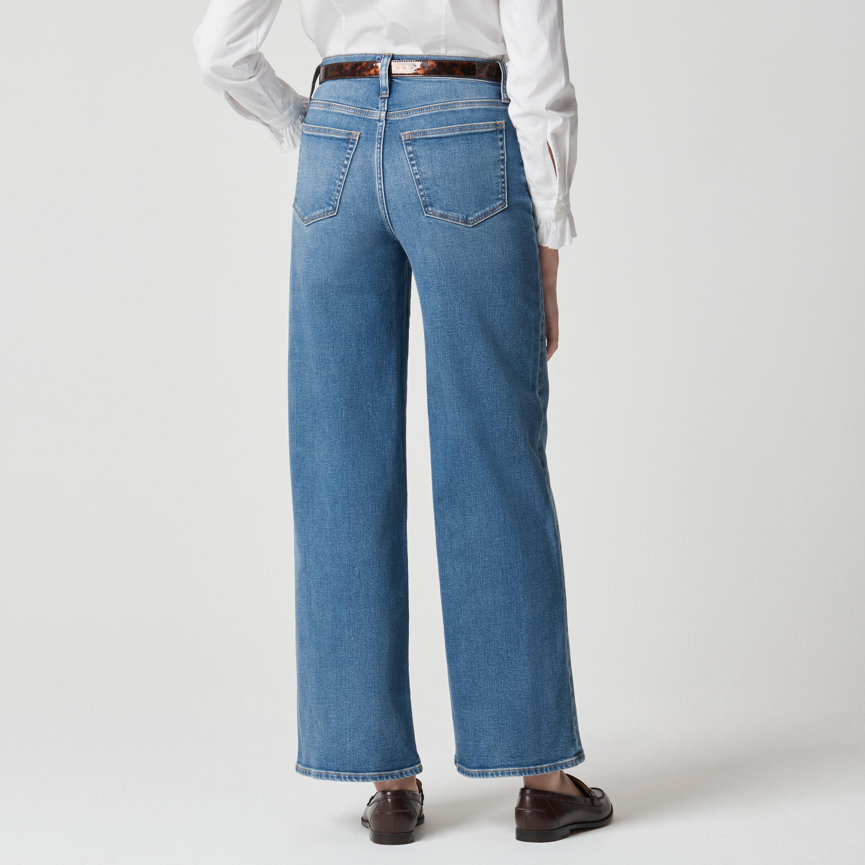 Modern wide-leg jean signature stretch