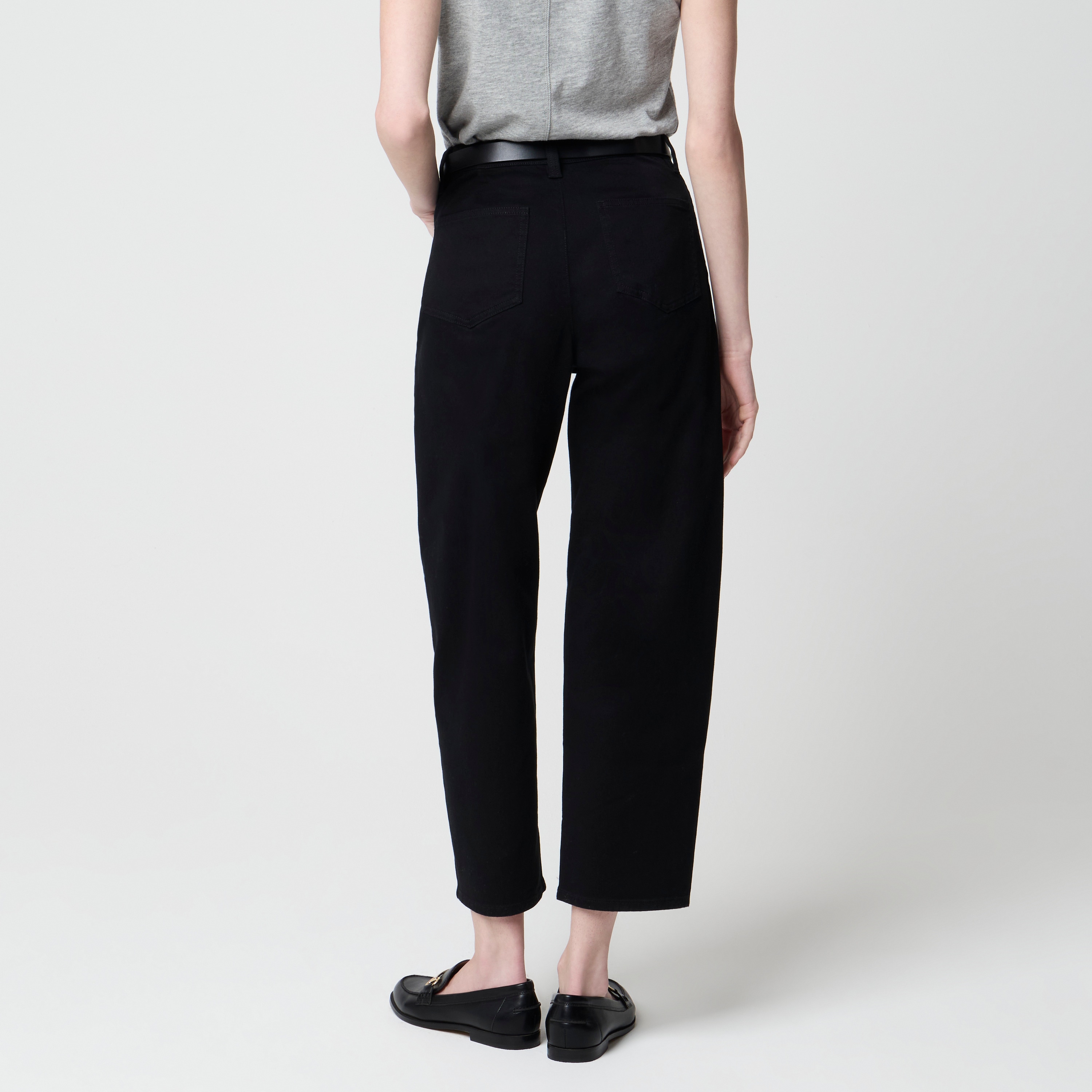 Barrel-leg chino pant