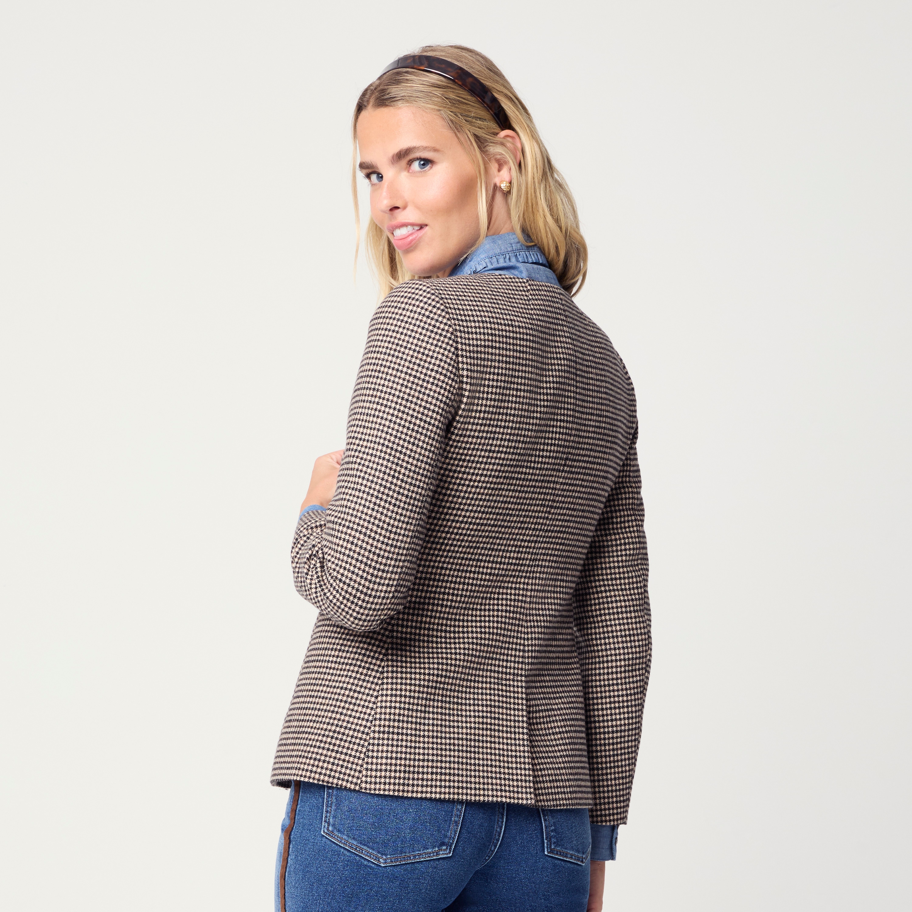 Plaid collarless blazer