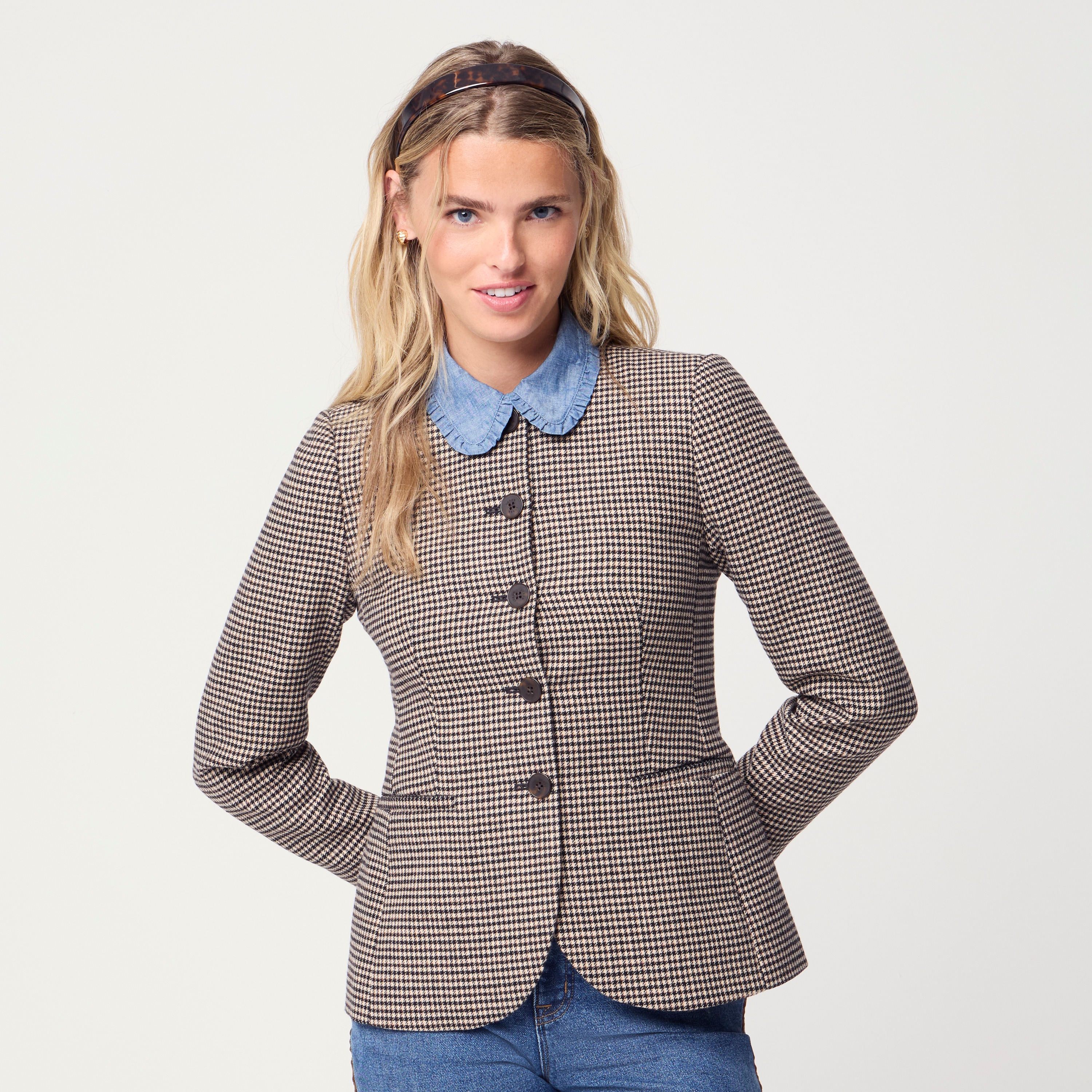 Plaid collarless blazer