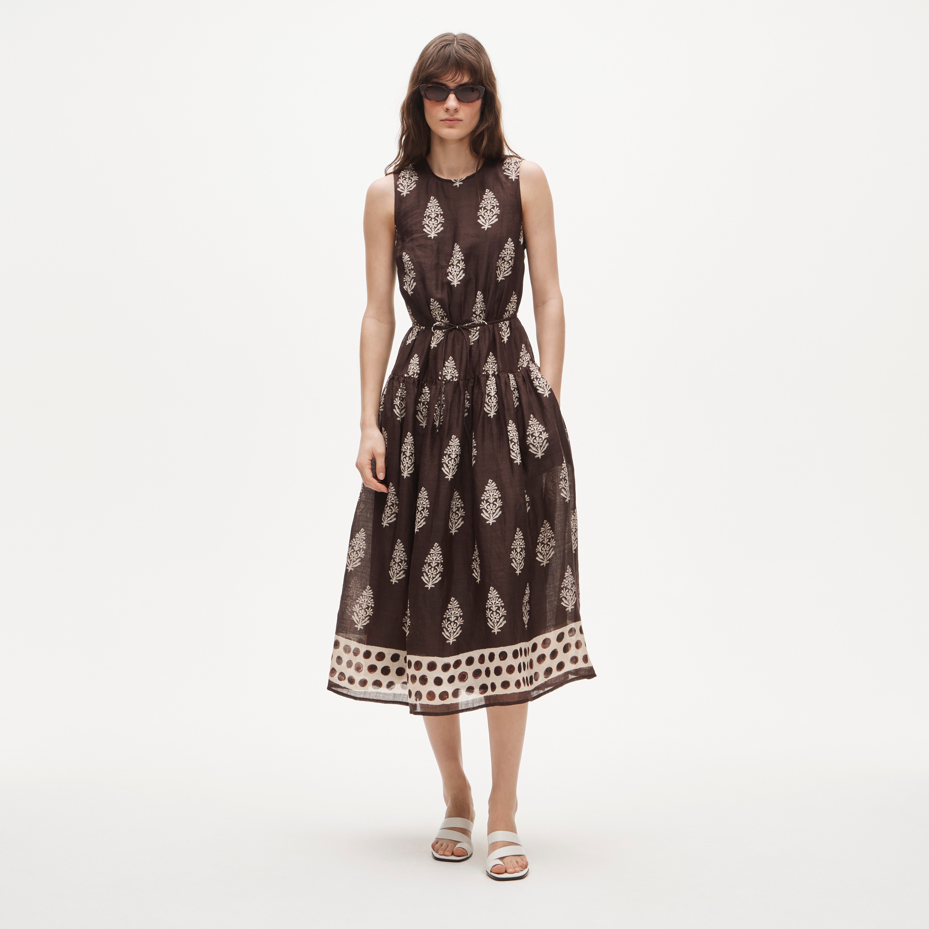 Open-back dress in cocoa block-print ramie
