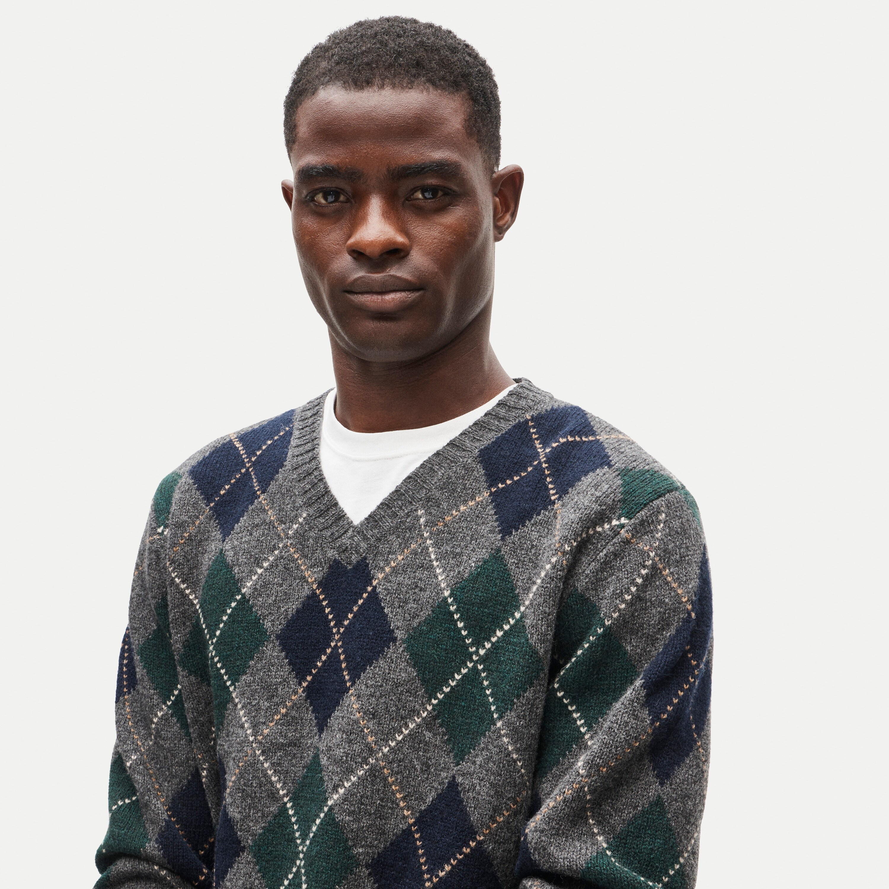 Wool V-neck sweater in argyle