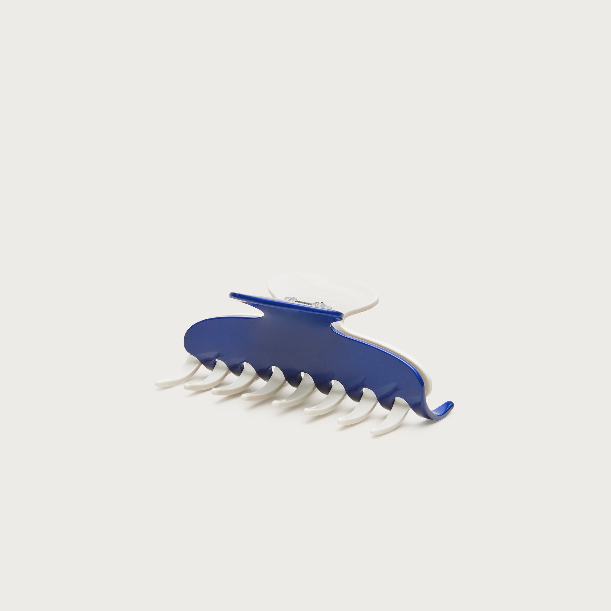 Two-tone claw hair clip