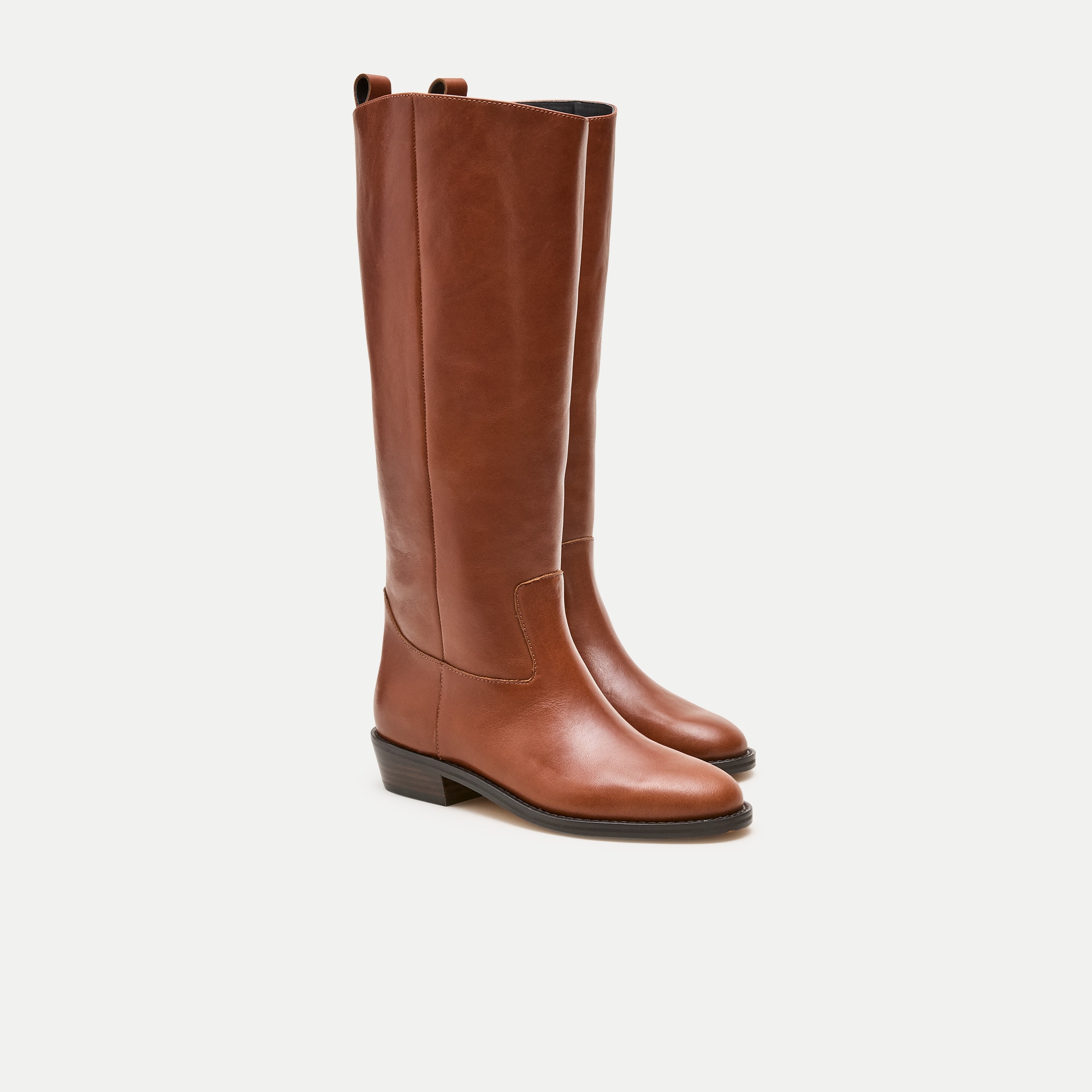 Knee-high riding boots in leather