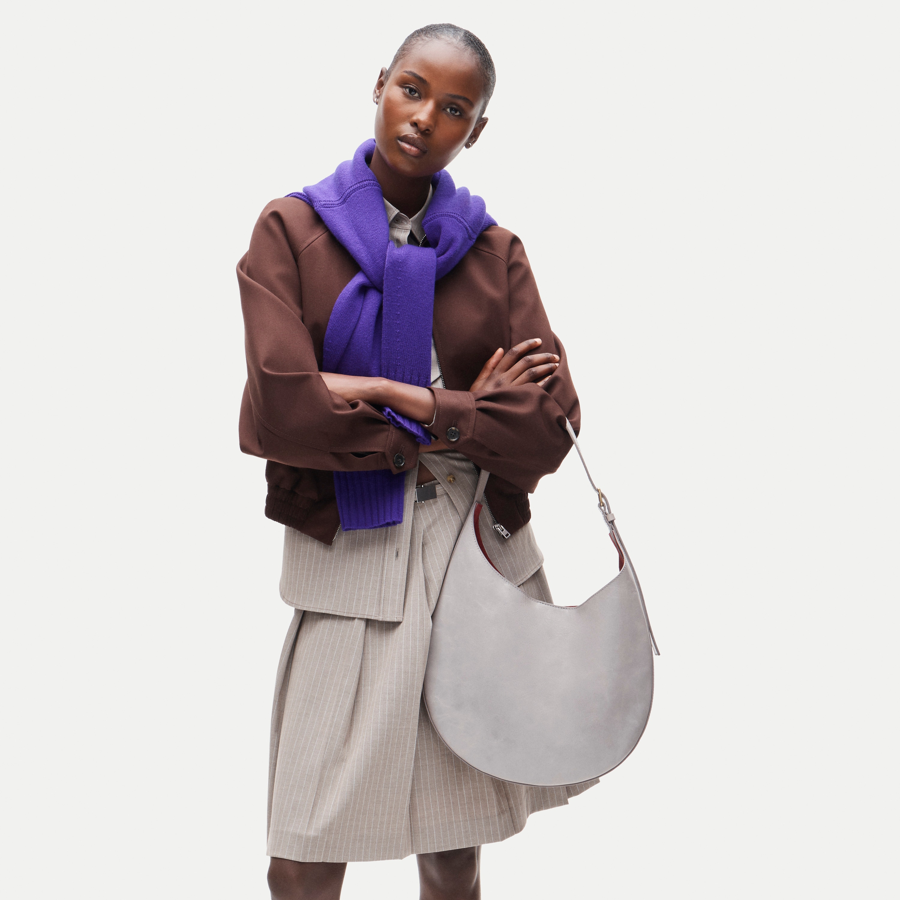 Round shoulder bag in crackled leather