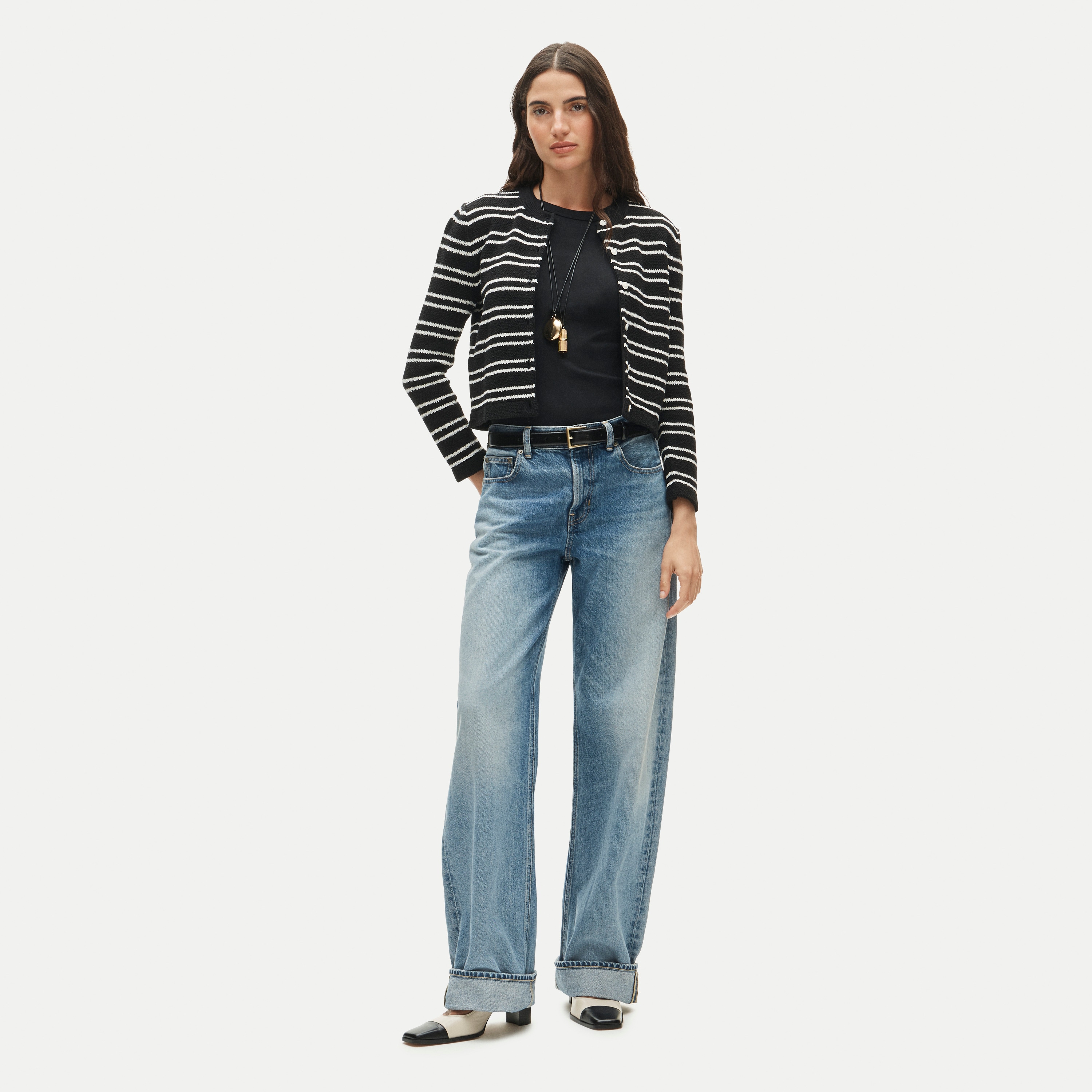 Exaggerated barrel jean