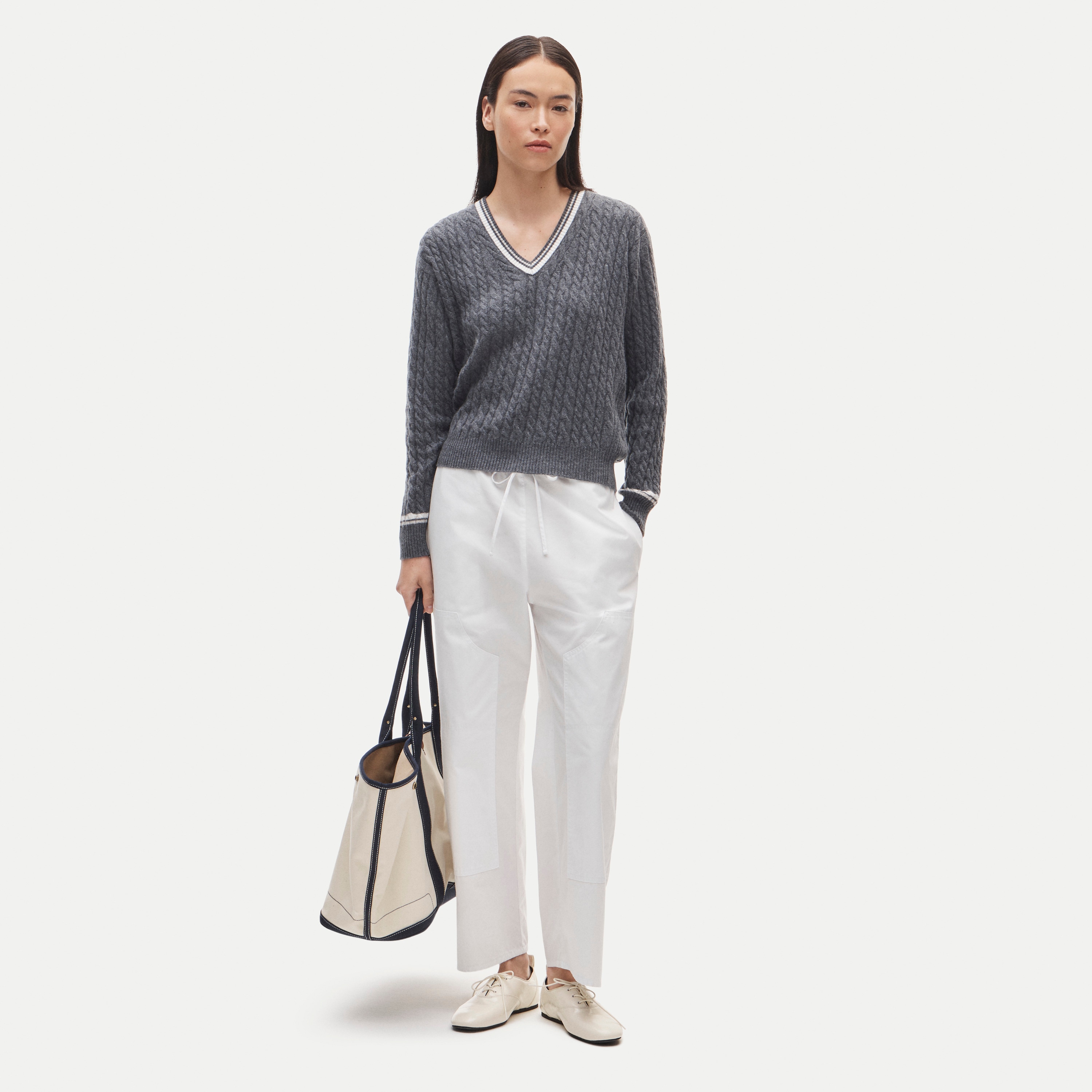 Perfect cashmere V-neck in cable knit