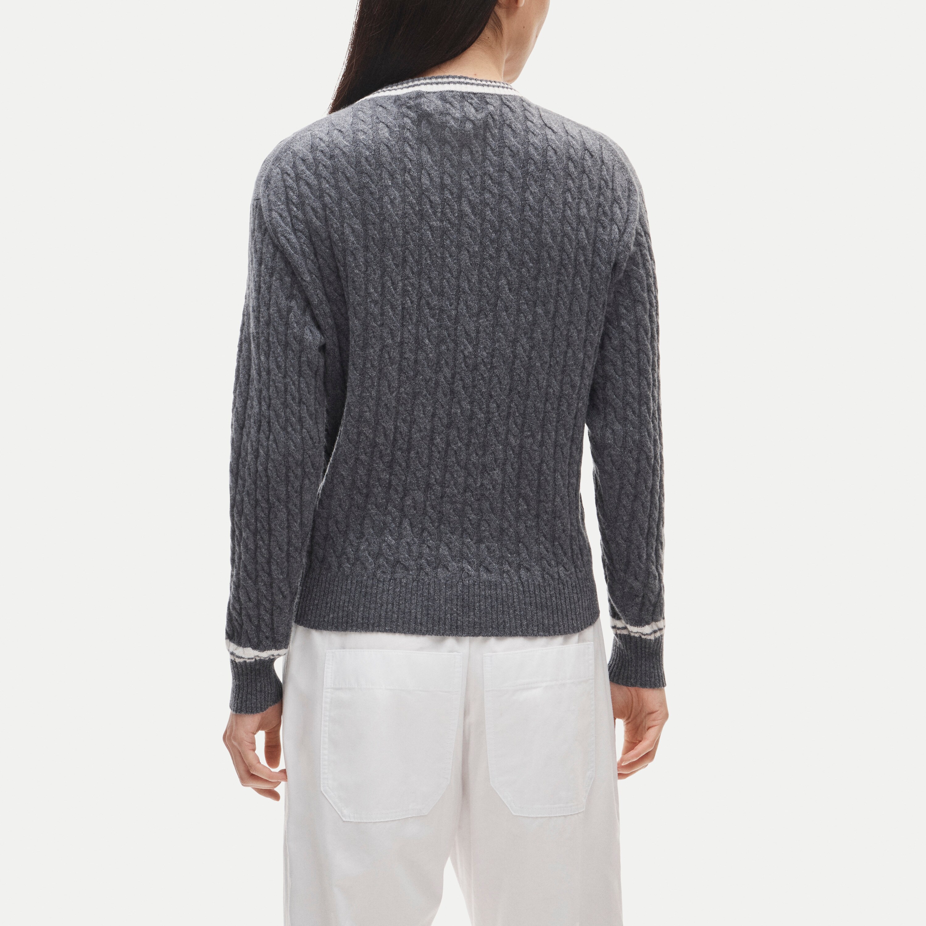 Perfect cashmere V-neck in cable knit