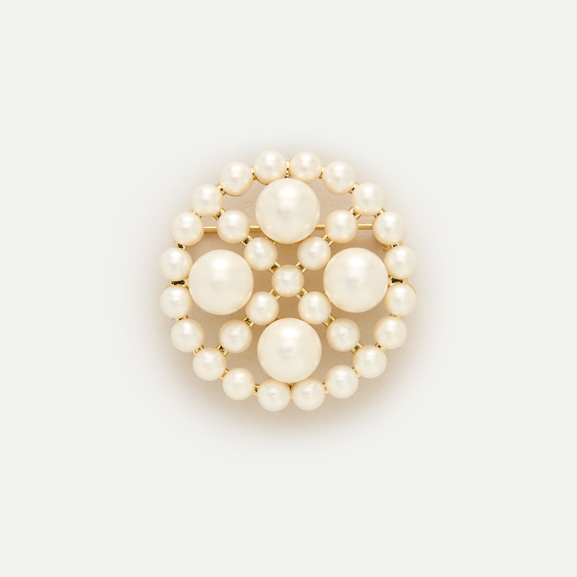 Circular pearl brooch