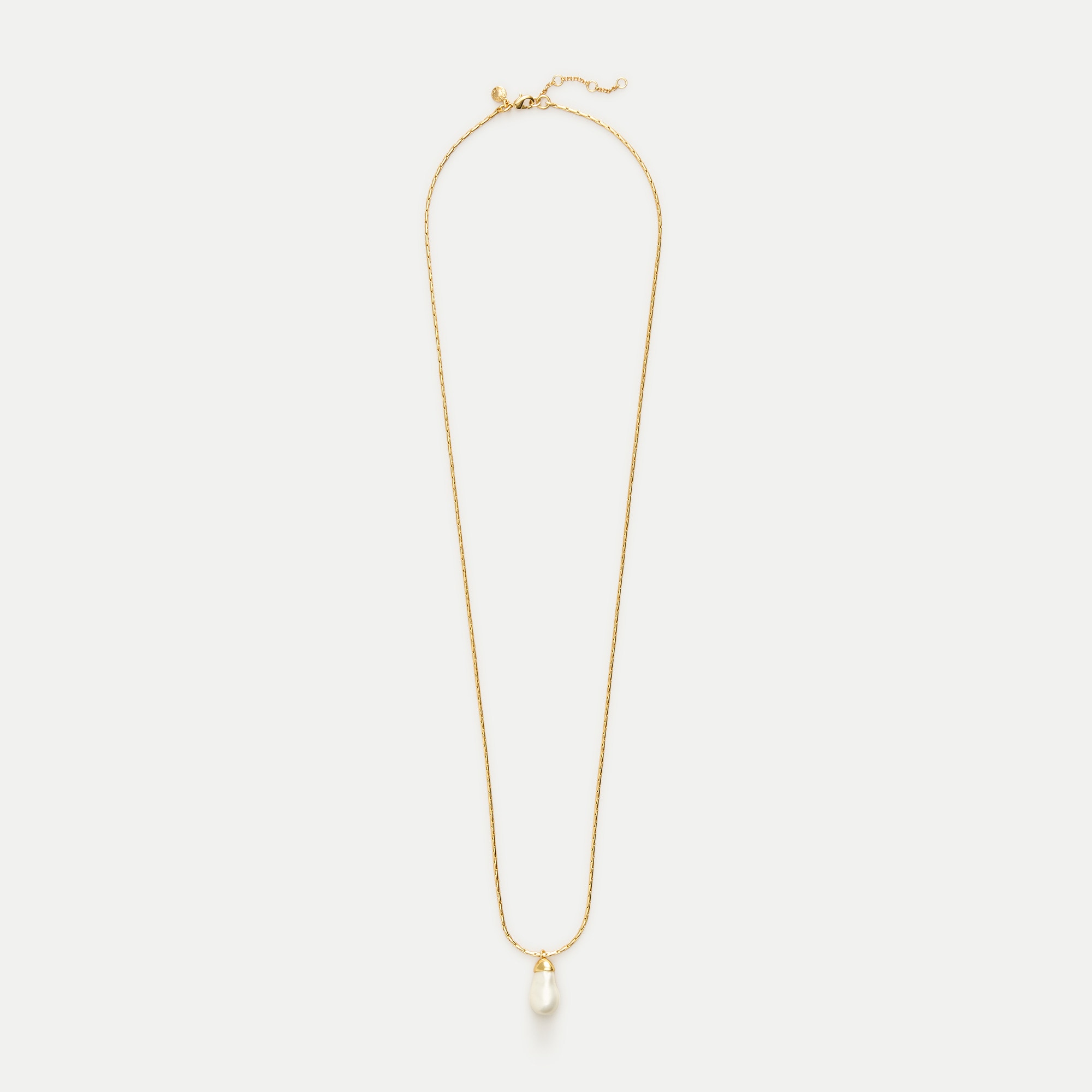 Long pearl pendant necklace