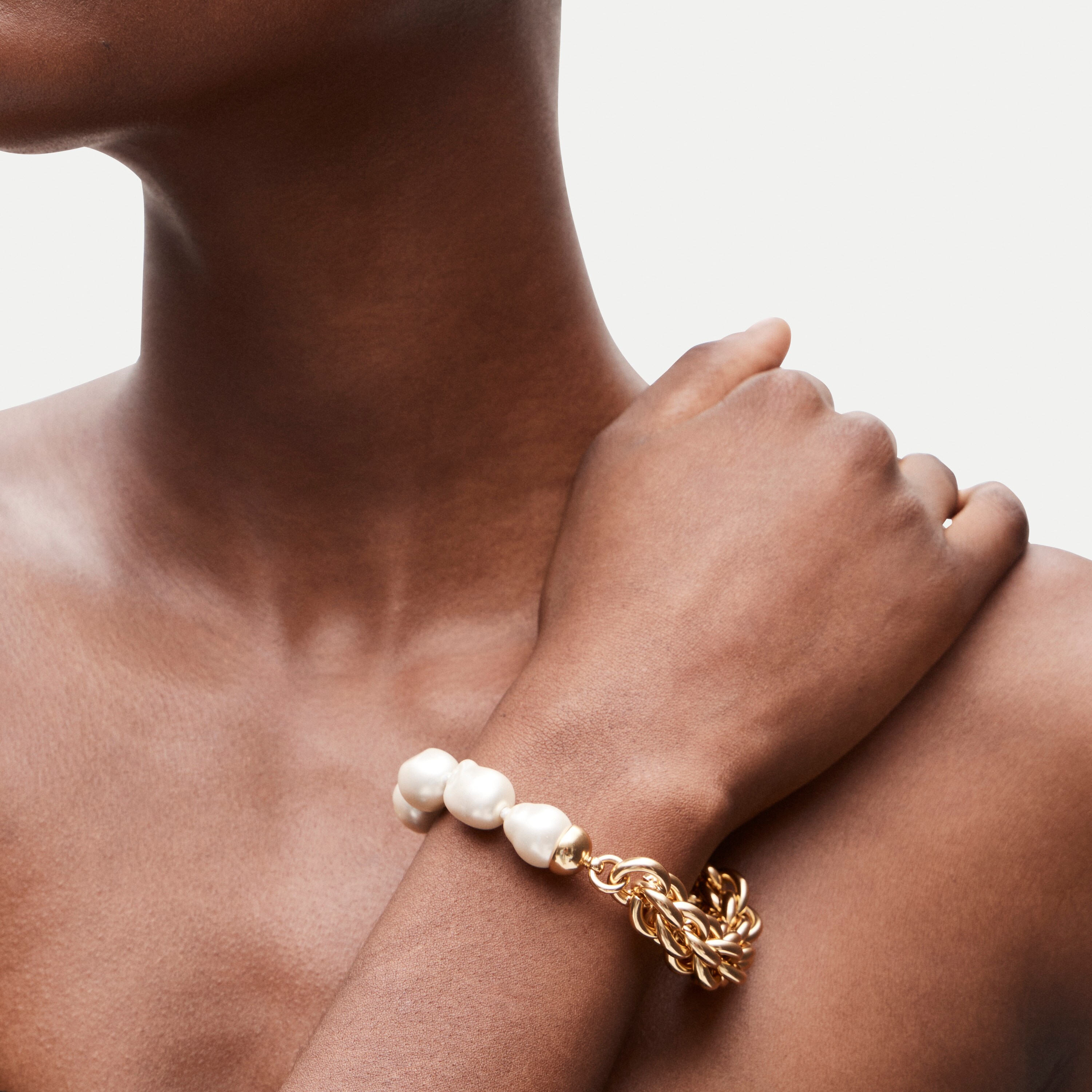 Pearl and chain bracelet