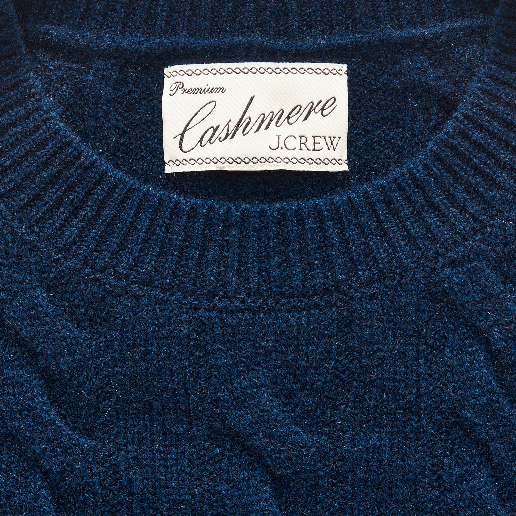 Cashmere shrunken crewneck in cable knit