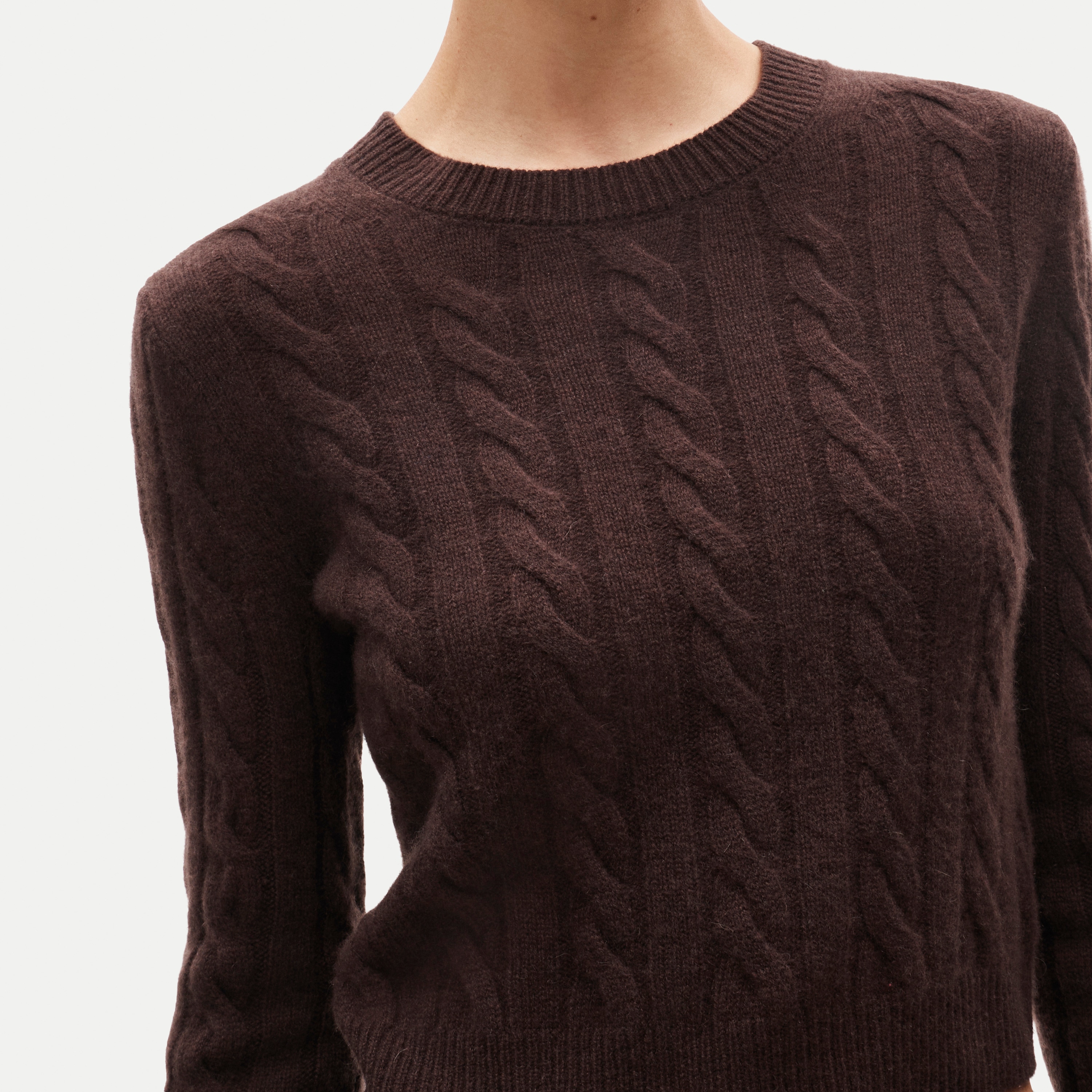 Cashmere shrunken crewneck in cable knit - thumbnail 4