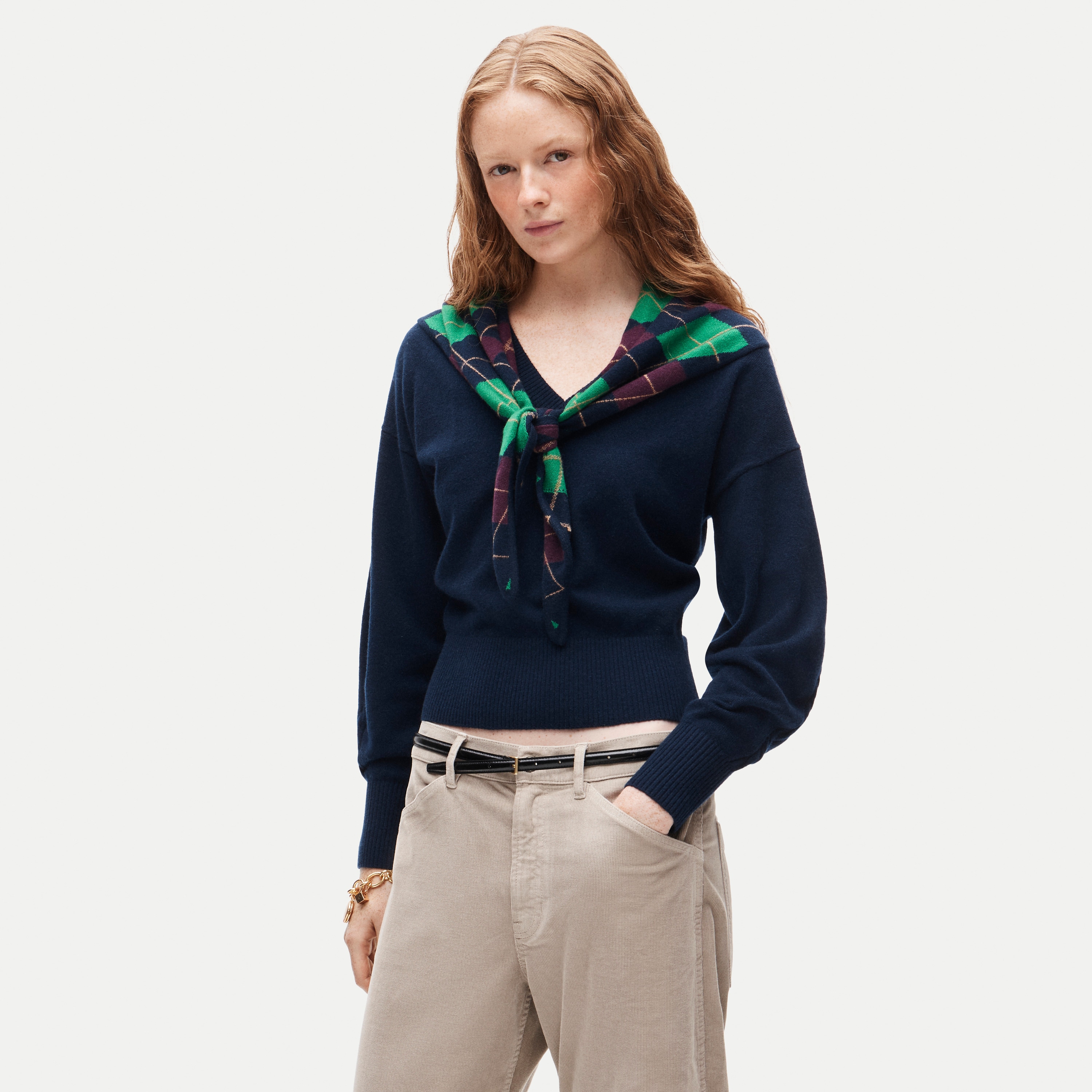 Cashmere V-neck sweater with argyle scarf