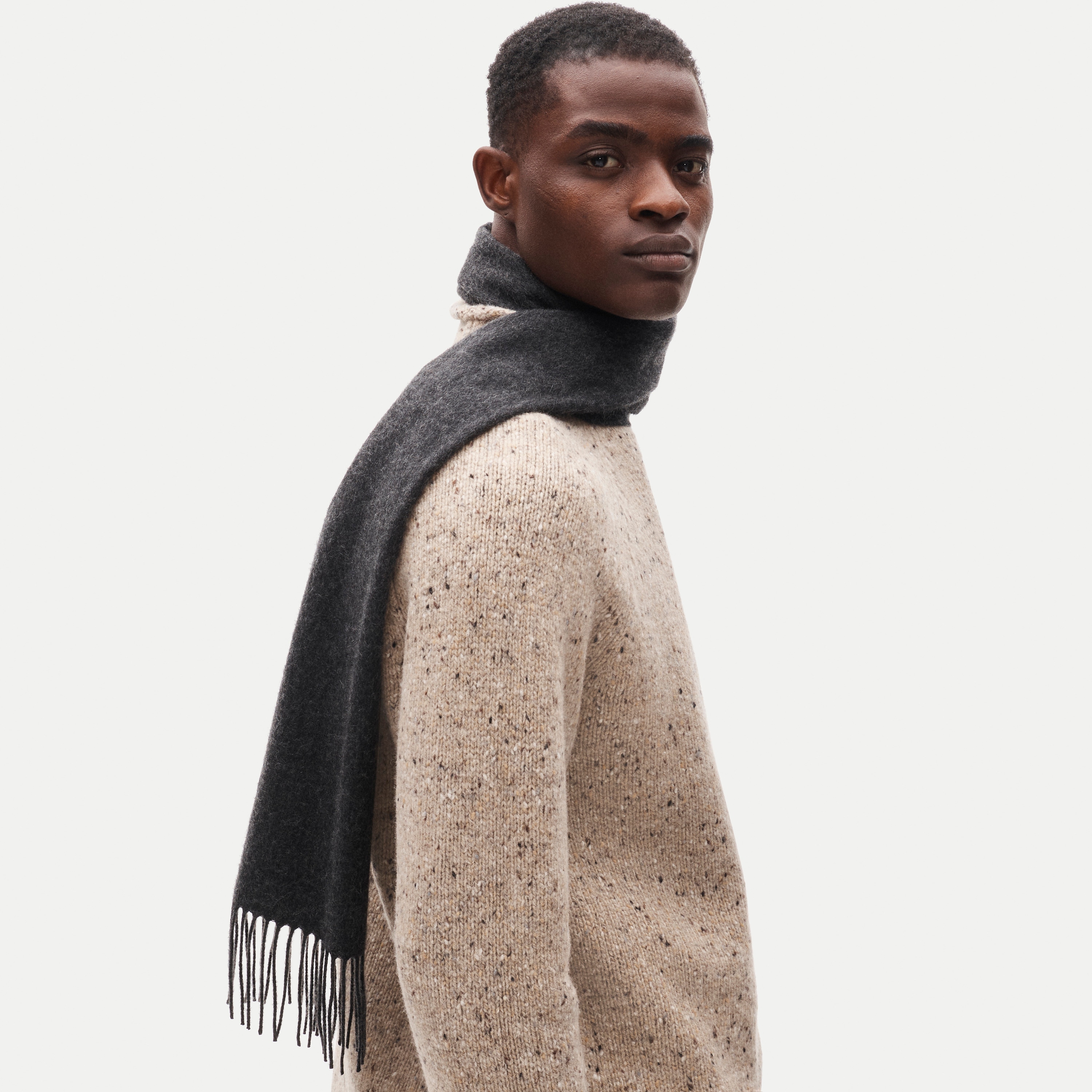 Cashmere scarf with fringe