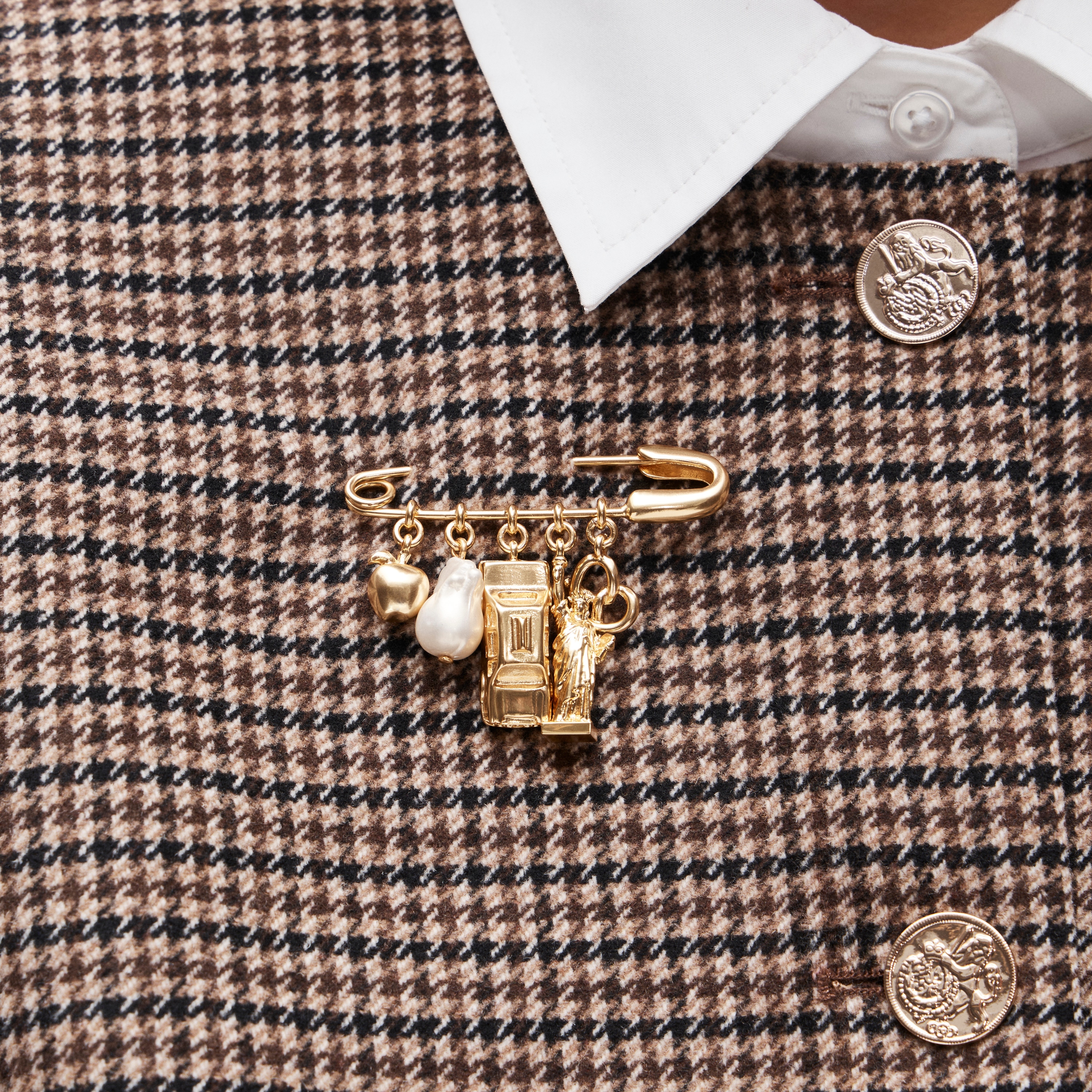 New York charm brooch