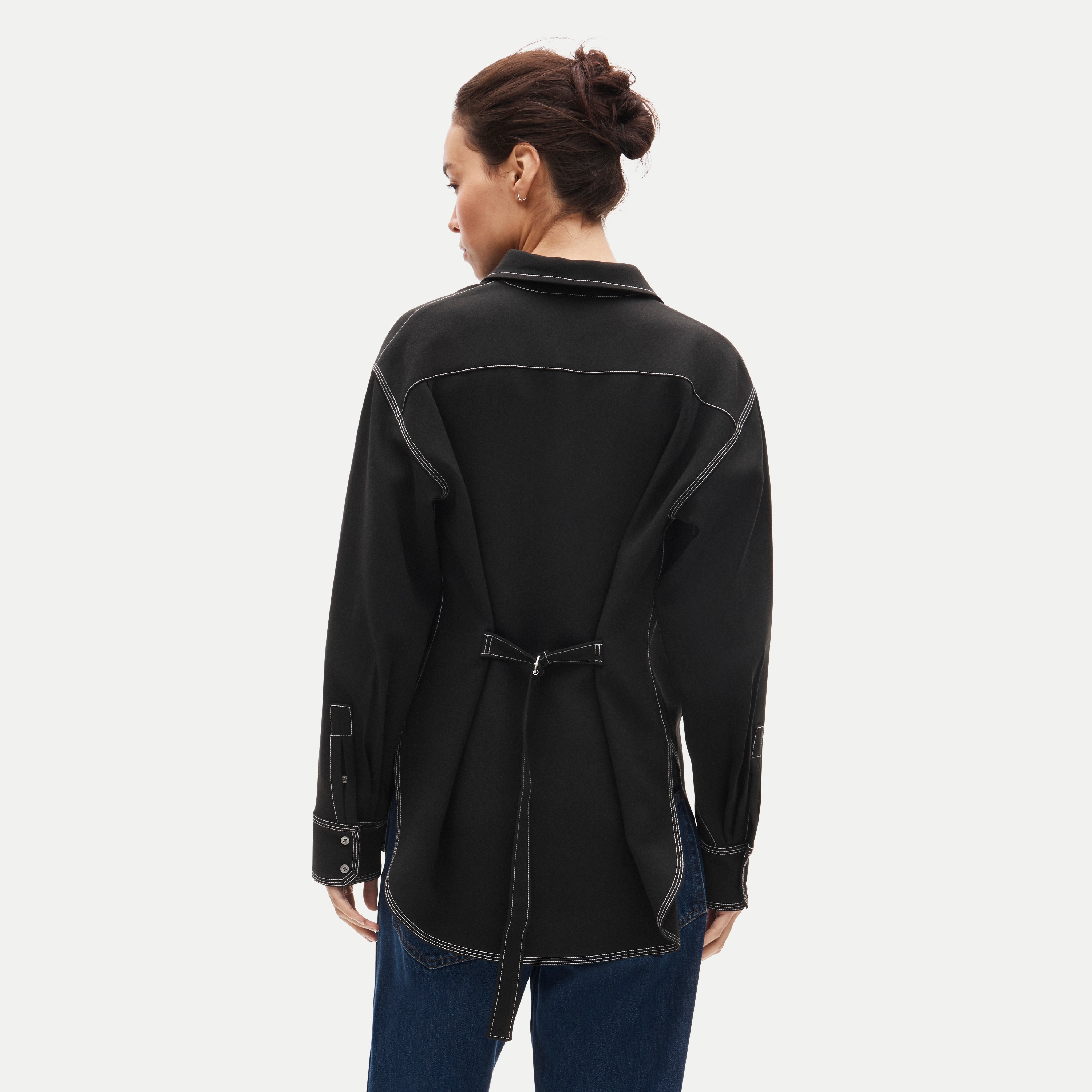 Cinched-back button-up shirt in contrast-stitch crepe de chine