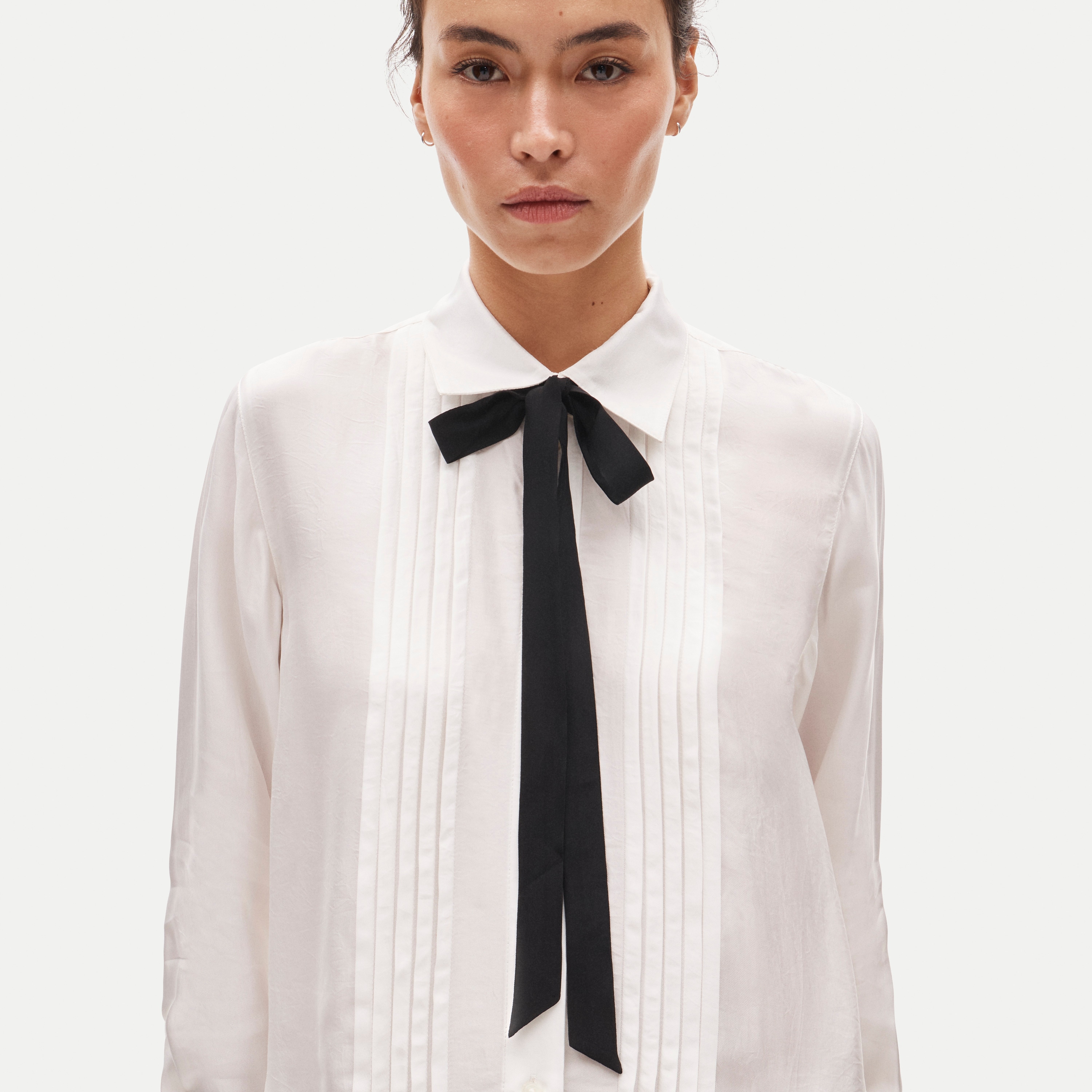 Tie-neck button-up shirt in viscose twill
