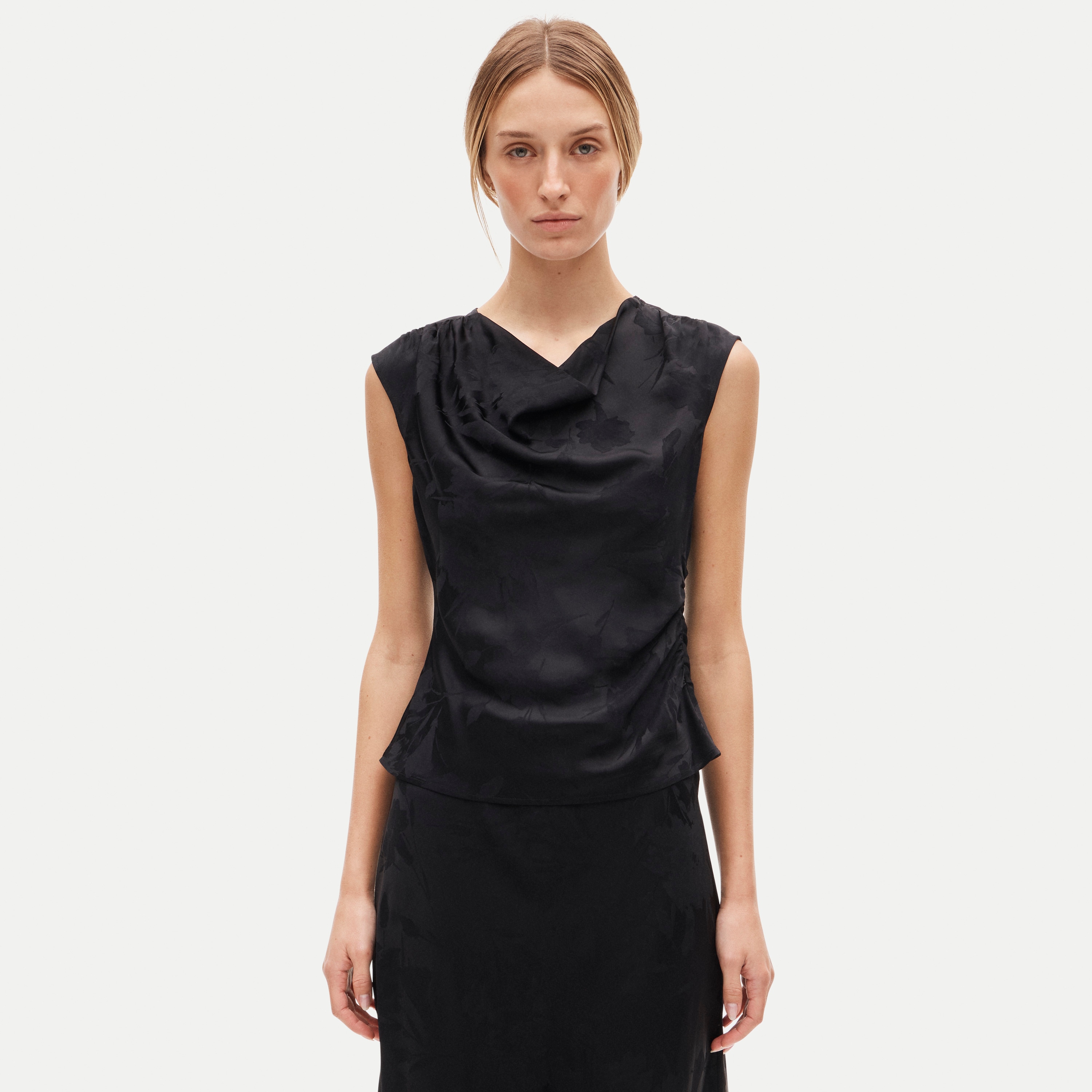 Cowlneck shell top in viscose jacquard
