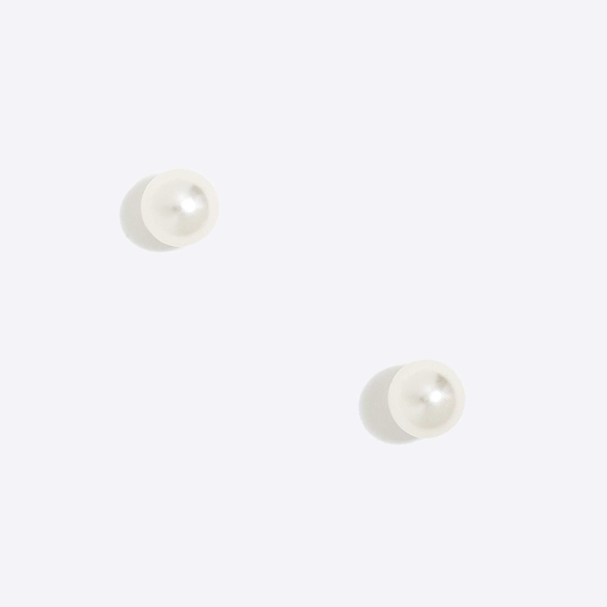 Classic pearl stud earrings