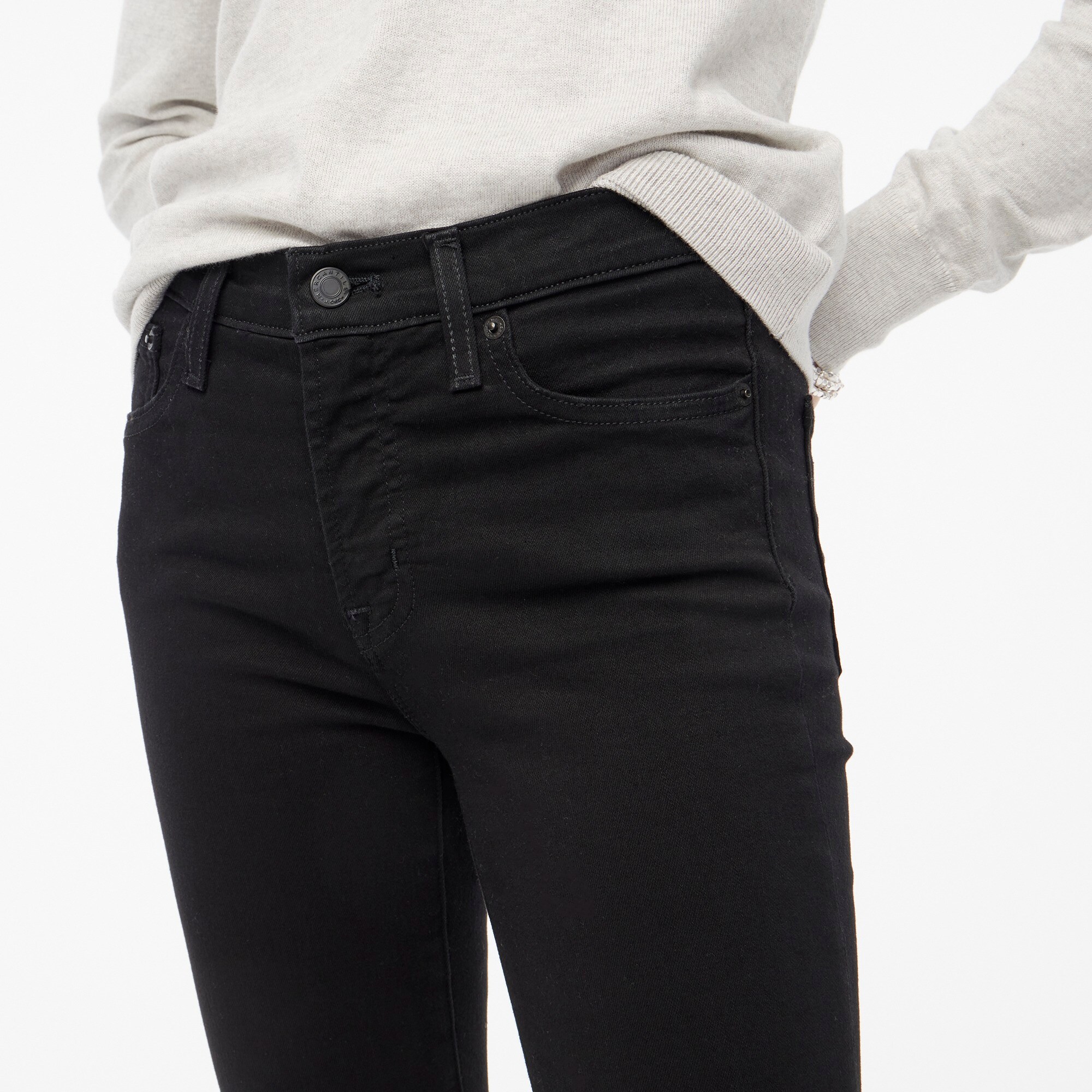 Petite 8" mid-rise black skinny jean in signature stretch+