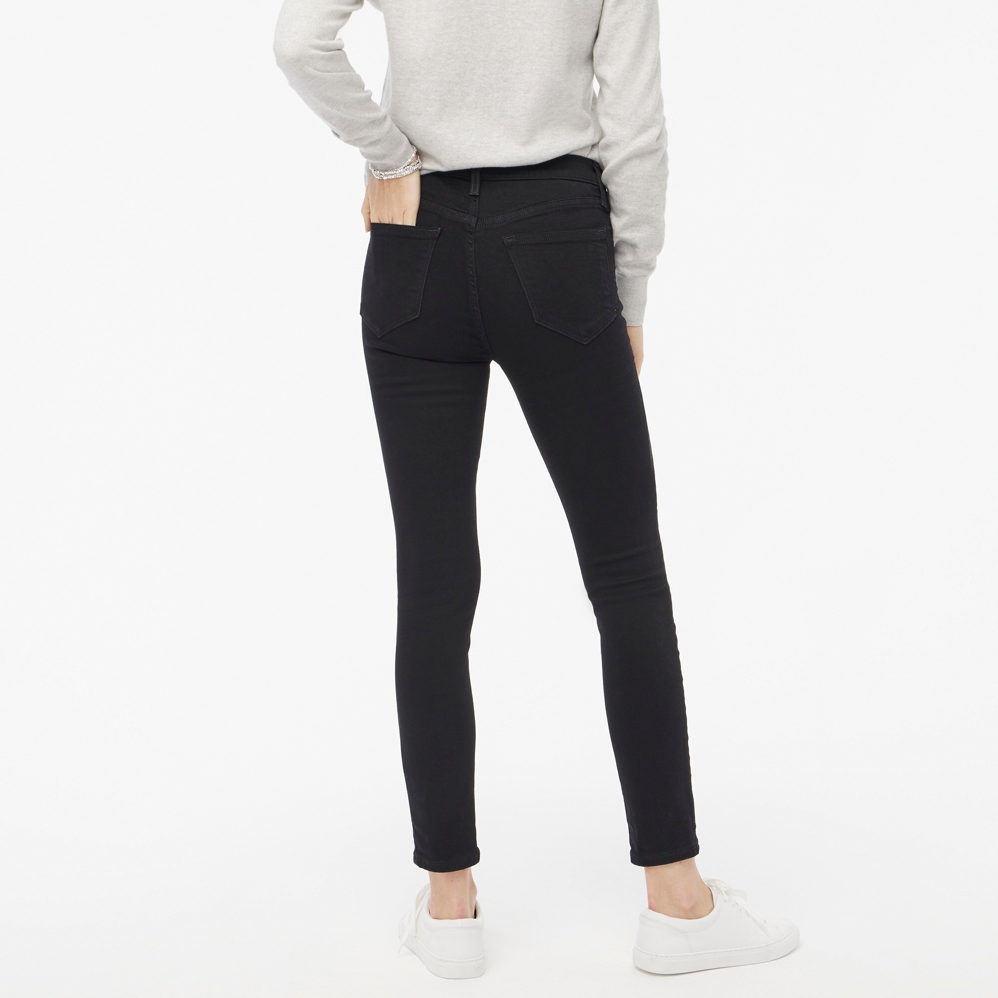 Petite 8" mid-rise black skinny jean in signature stretch+