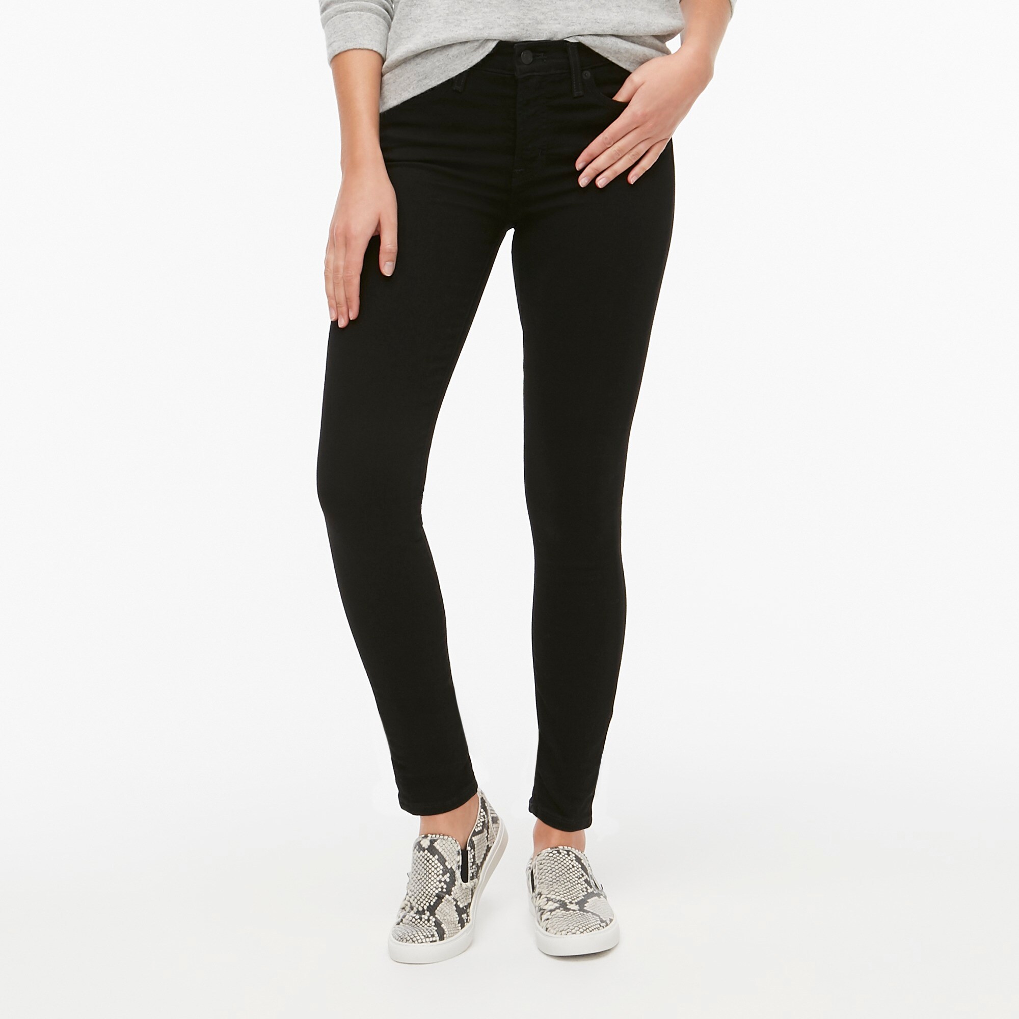 Petite 8" mid-rise black skinny jean in signature stretch+