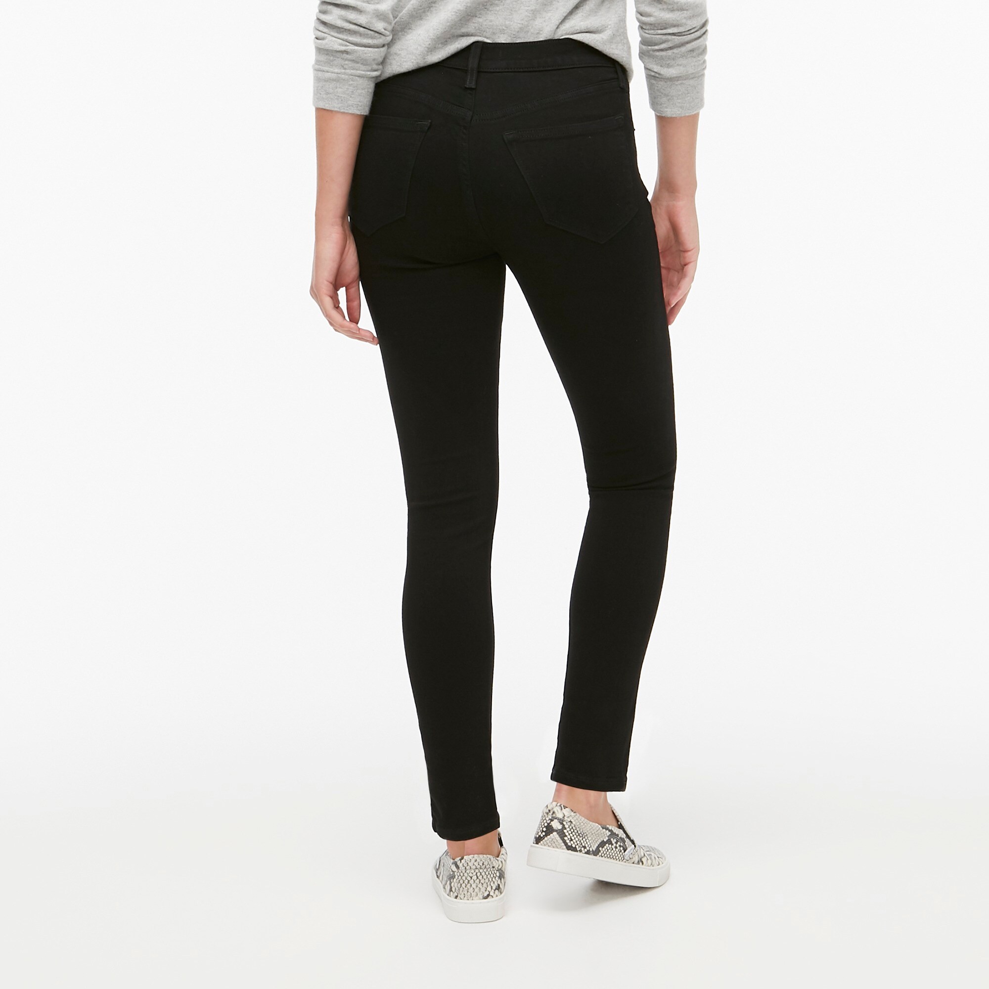 Petite 8" mid-rise black skinny jean in signature stretch+