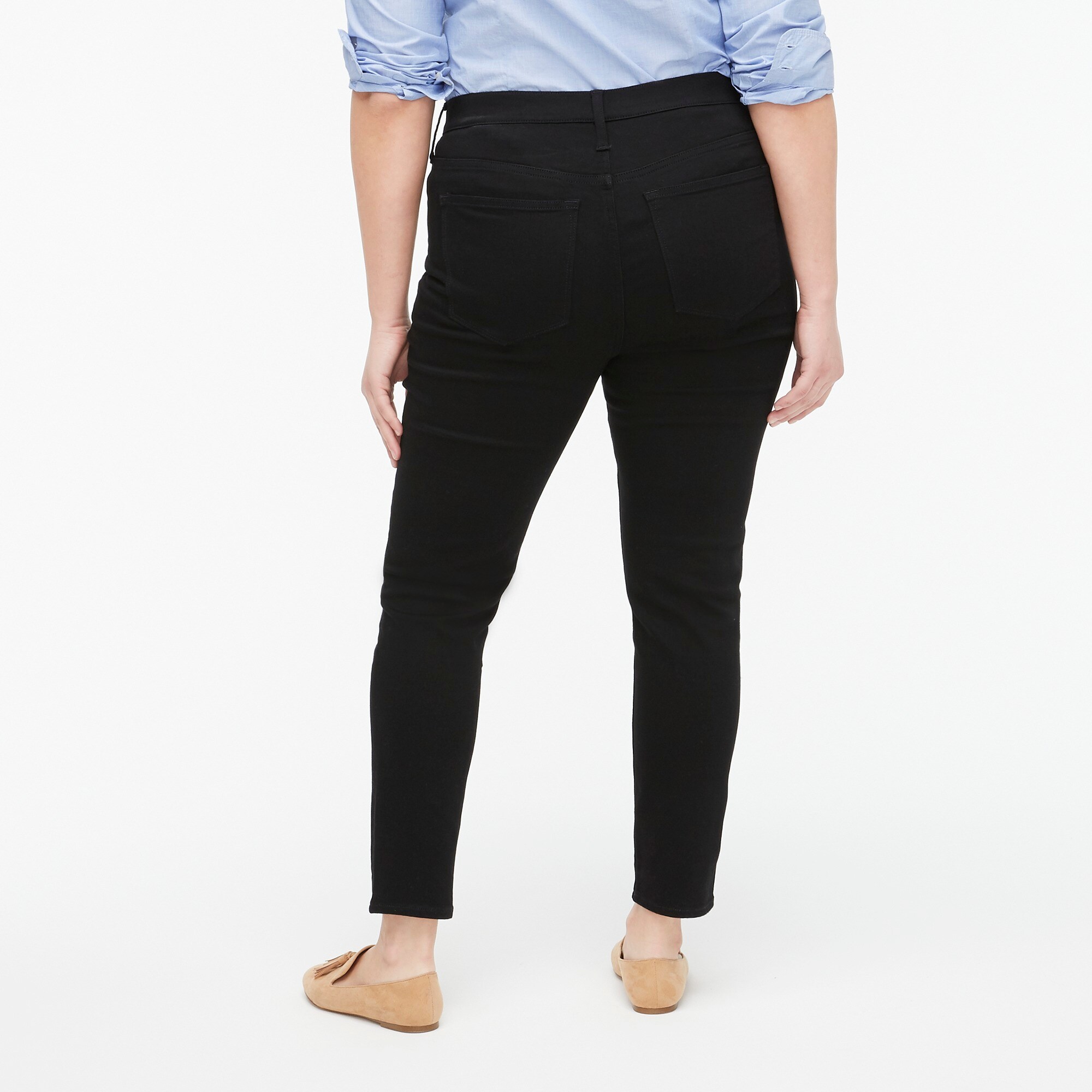 Petite 8" mid-rise black skinny jean in signature stretch+