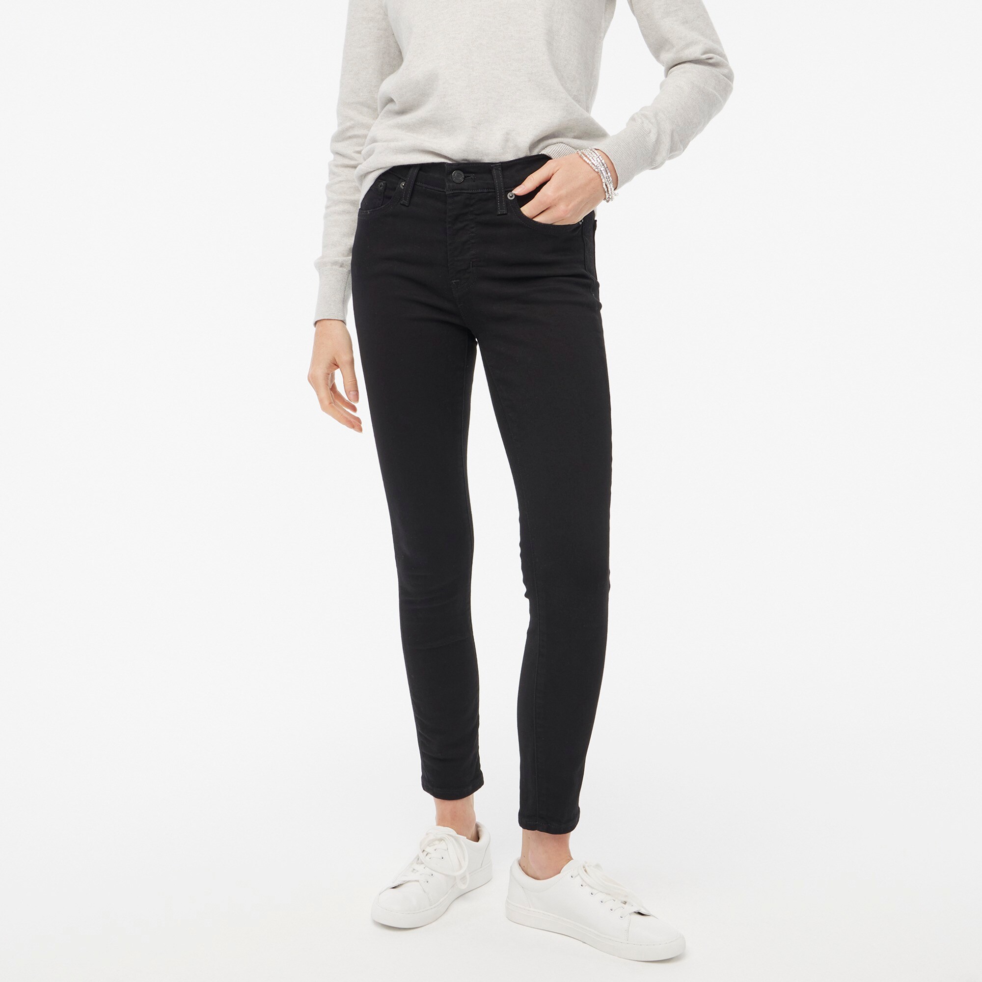 Petite 8" mid-rise black skinny jean in signature stretch+