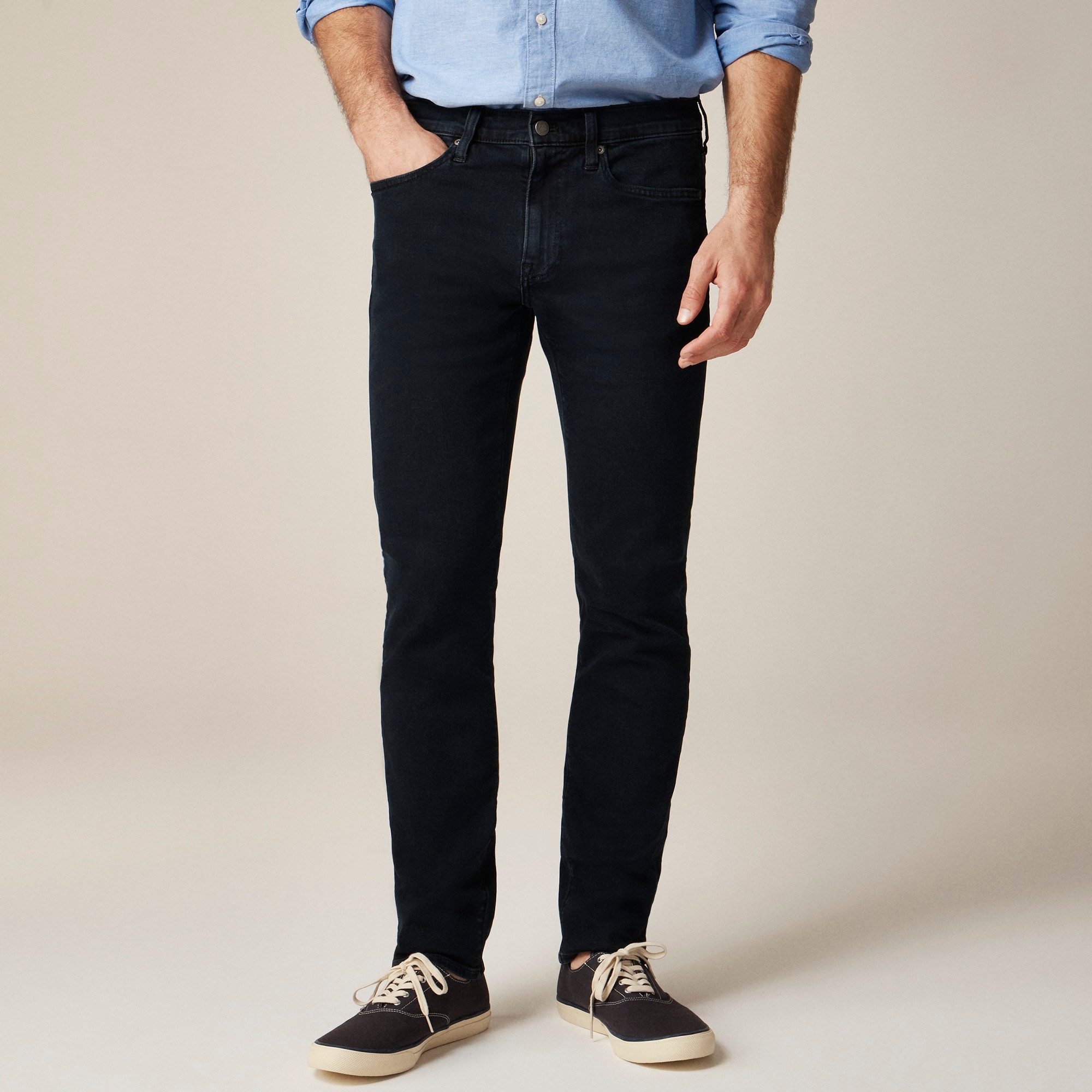  484 Slim-fit stretch jean in deep lake wash