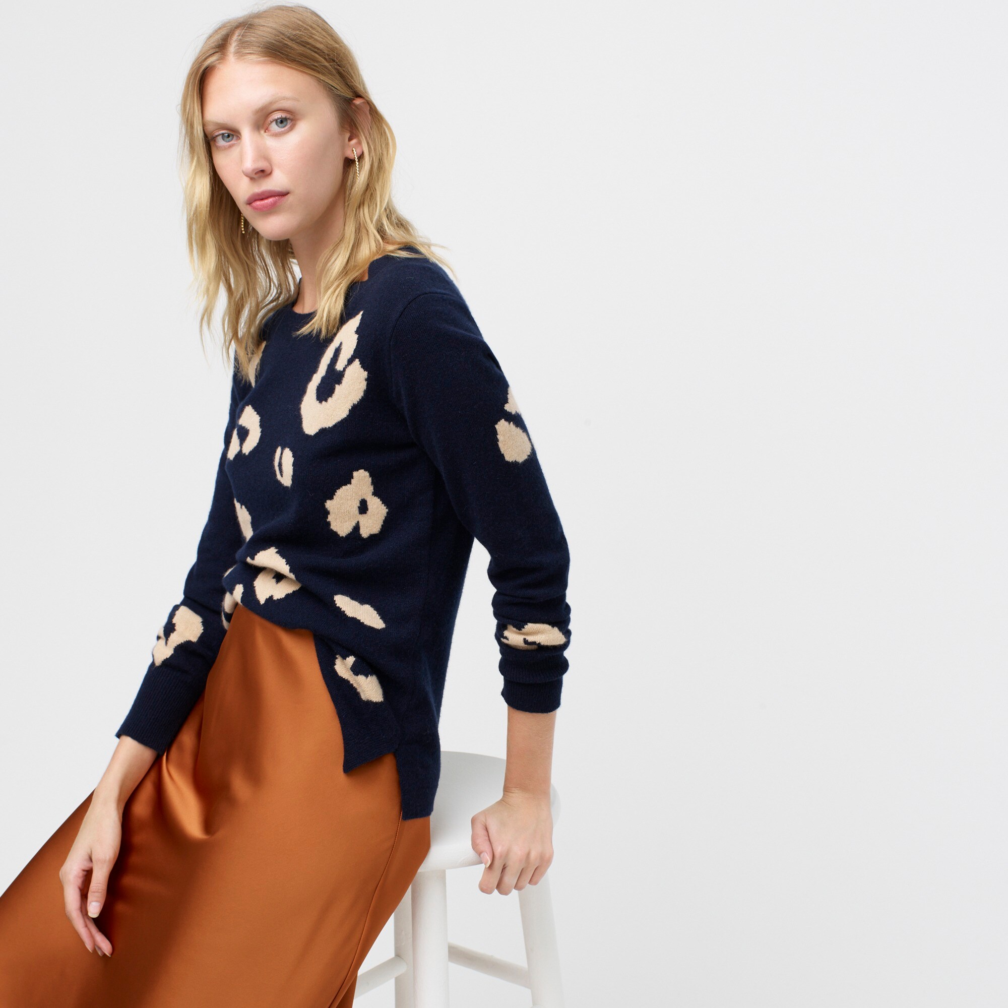 womens Long-sleeve everyday cashmere crewneck sweater in navy leopard