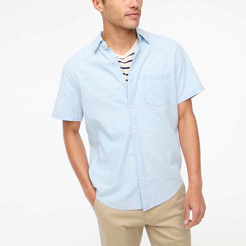 factory: short-sleeve slim chambray shirt for men, right side, view zoomed
