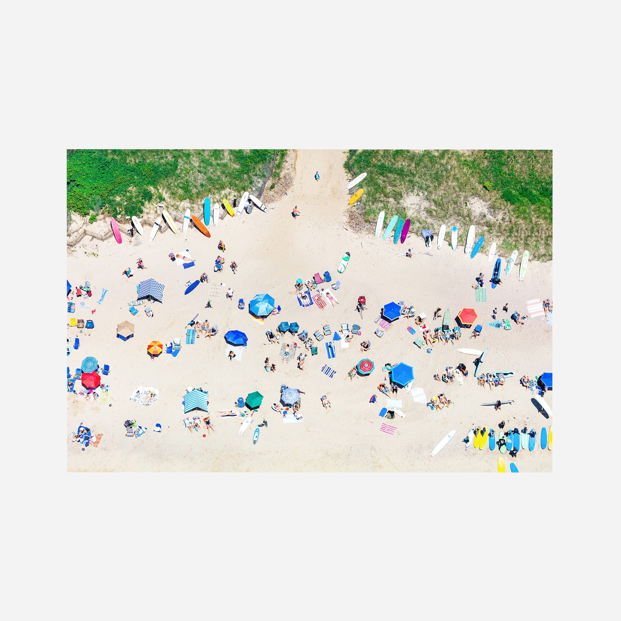 homes Gray Malin Ditch Plains Beach umbrellas, Montauk