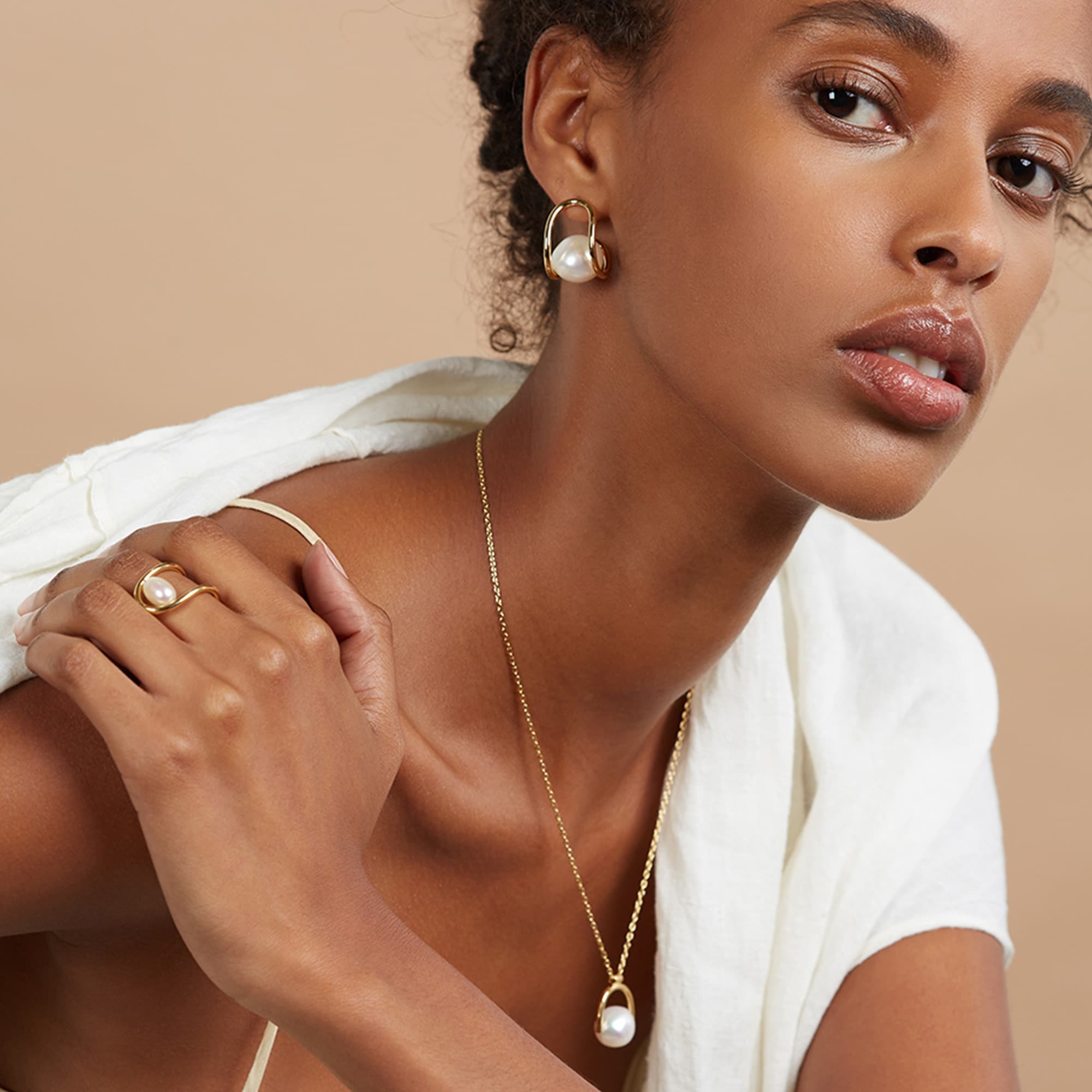Lady Grey bail necklace