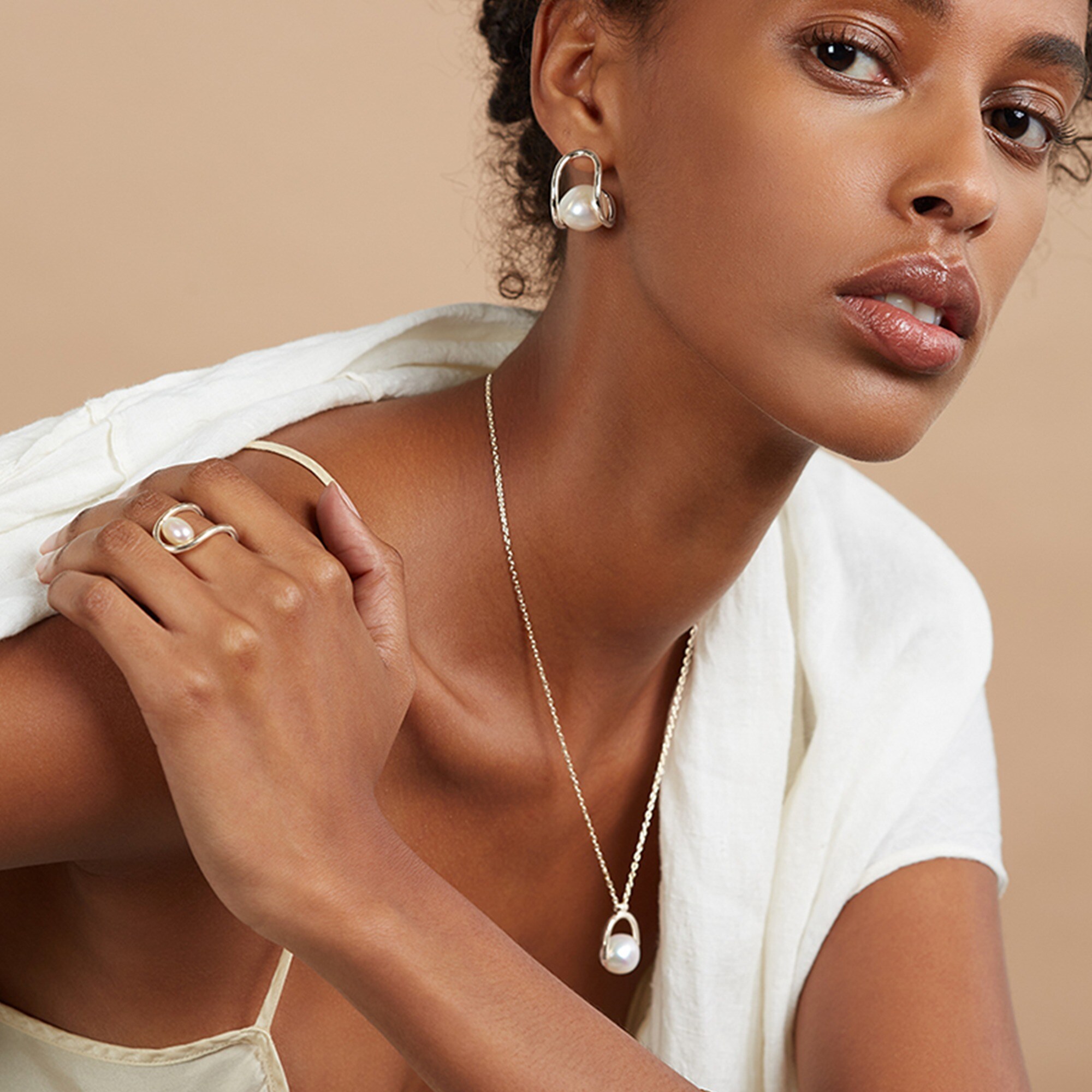 Lady Grey bail necklace
