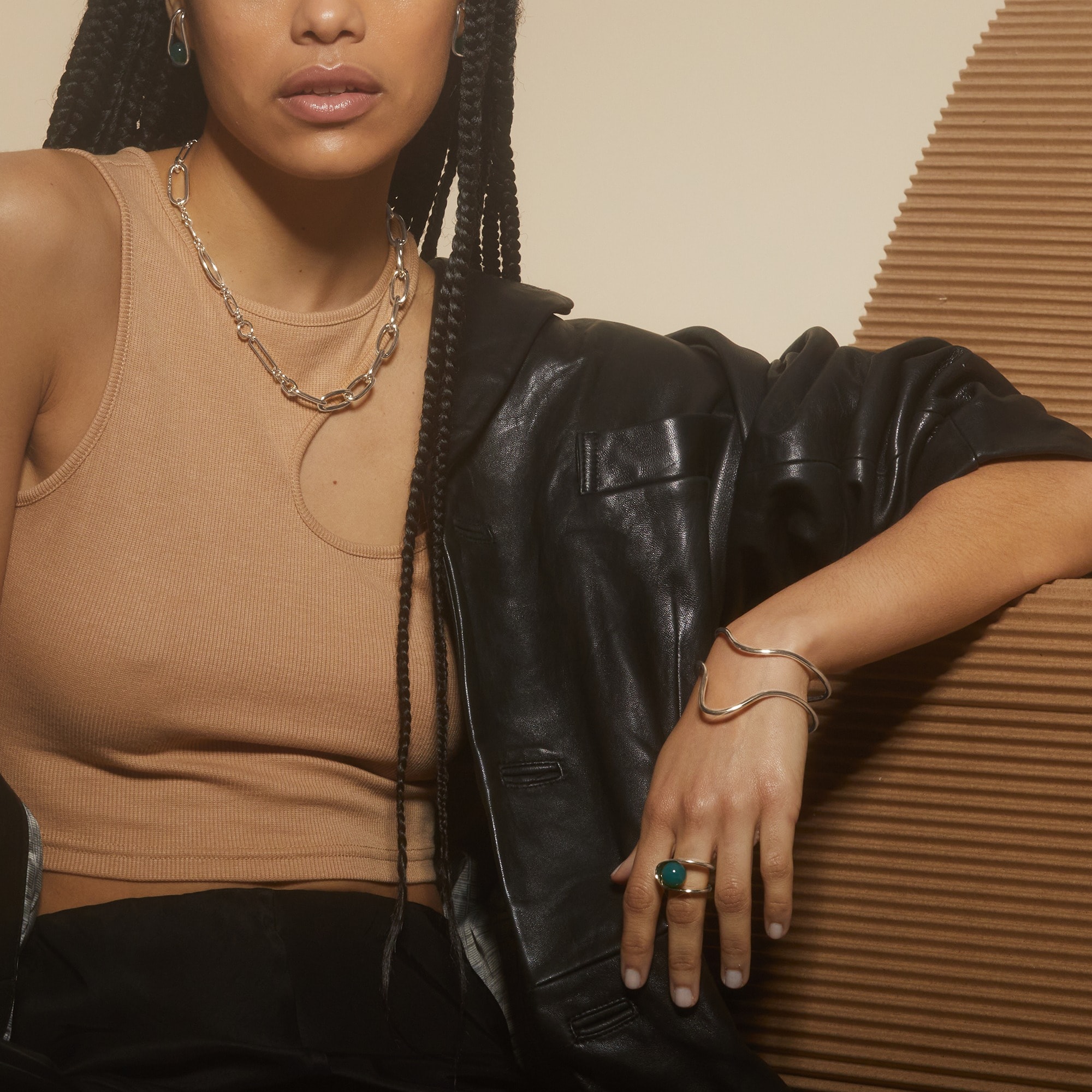 Lady Grey curve cuff in gold